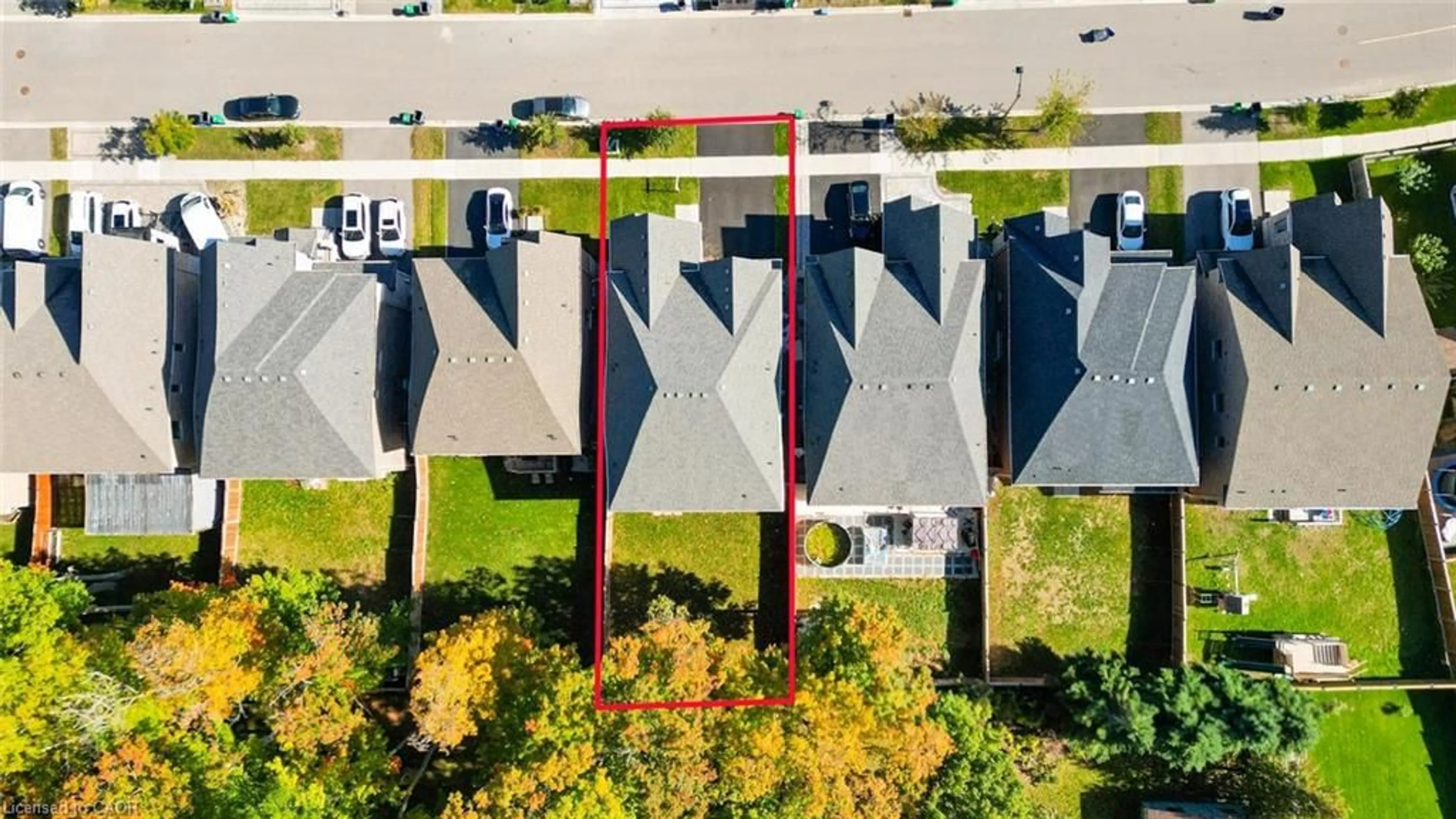 A pic from outside/outdoor area/front of a property/back of a property/a pic from drone, unknown for 10 Daisy Meadow Cres, Caledon East Ontario L7C 4G4