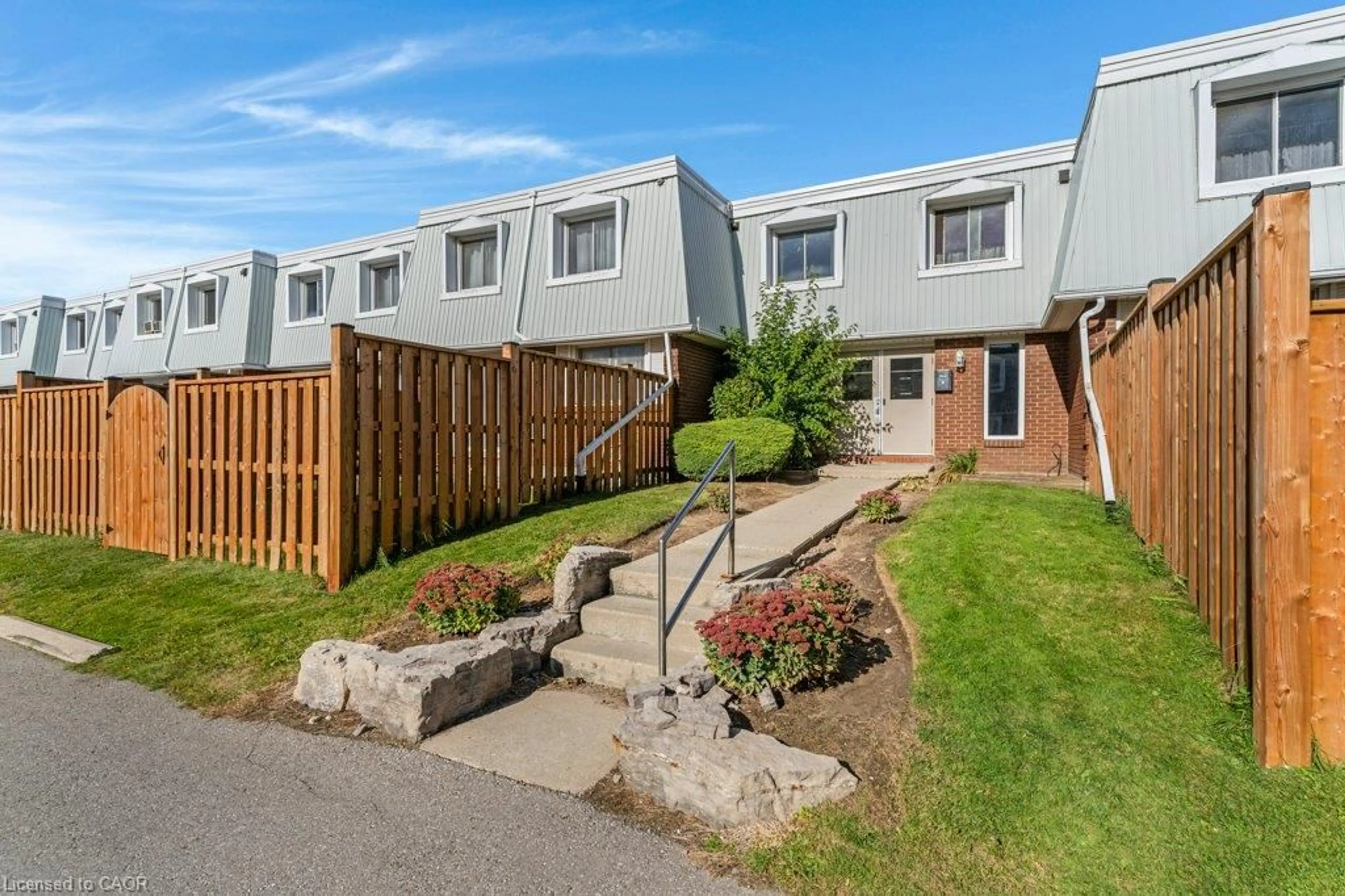 Patio, unknown for 320 Traynor Ave #1, Kitchener Ontario N2C 2J1
