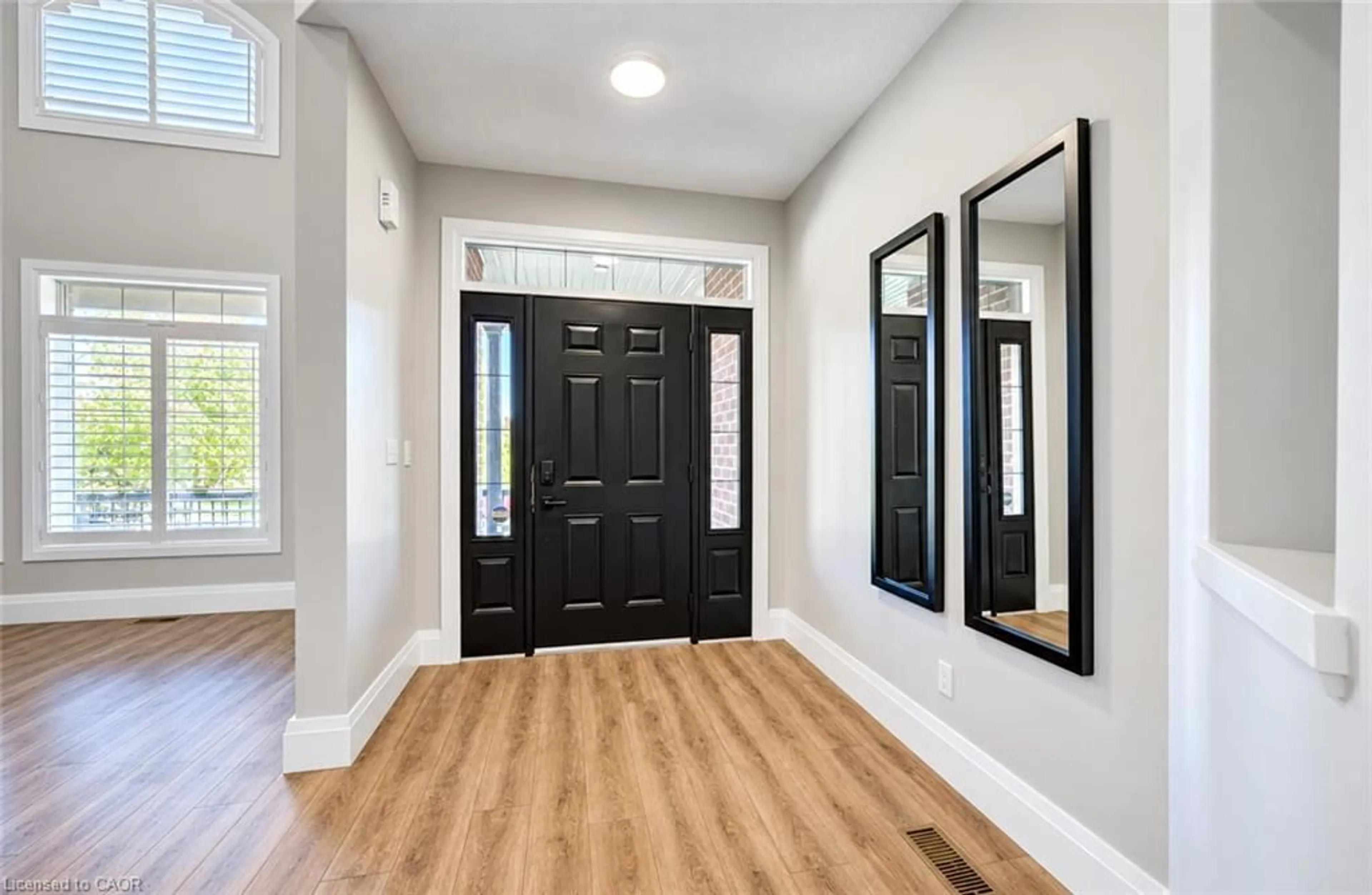 Indoor entryway for 102 Schweitzer Cres, Wellesley Ontario N0B 2T0