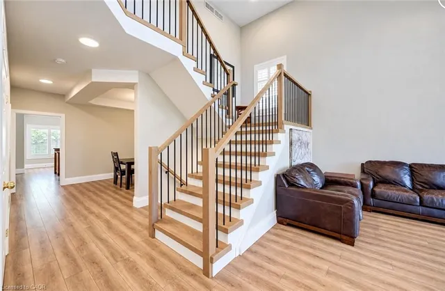 102 Schweitzer Cres, Wellesley 5