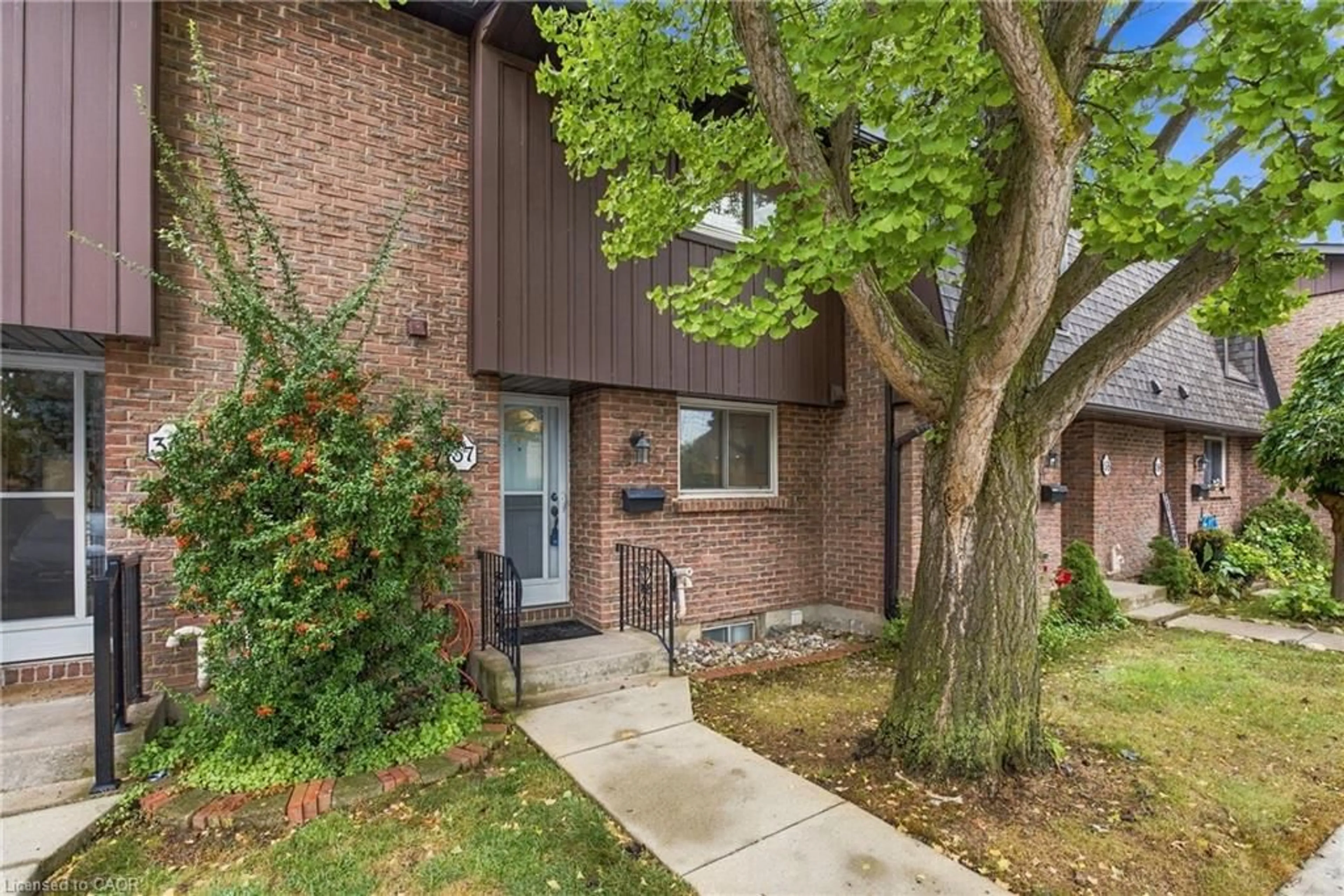 Home with brick exterior material, street for 151 Linwell Rd #37, St. Catharines Ontario L2N 6P3