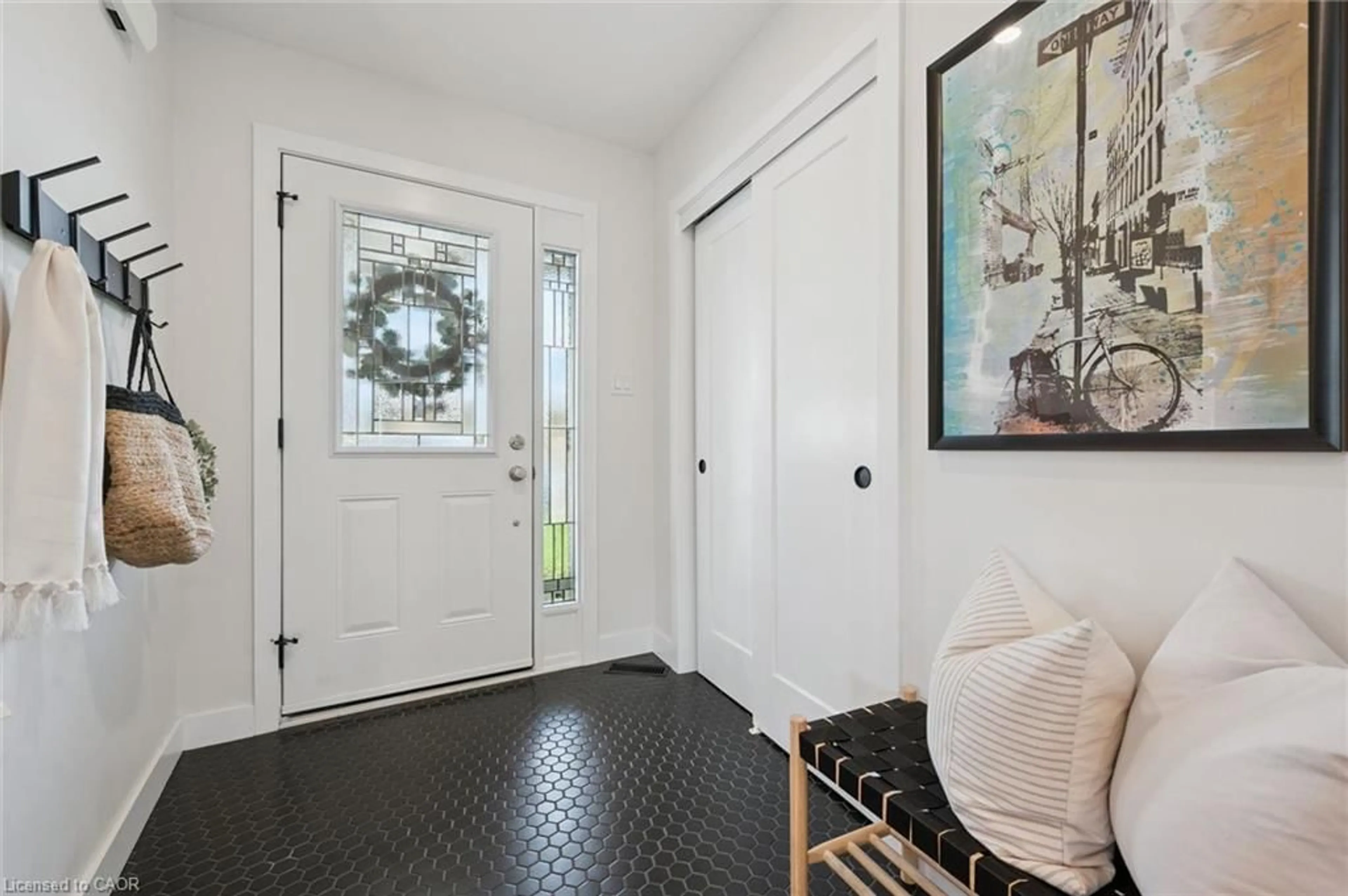 Indoor entryway for 6 Branwood Pl, Kitchener Ontario N2A 4C3