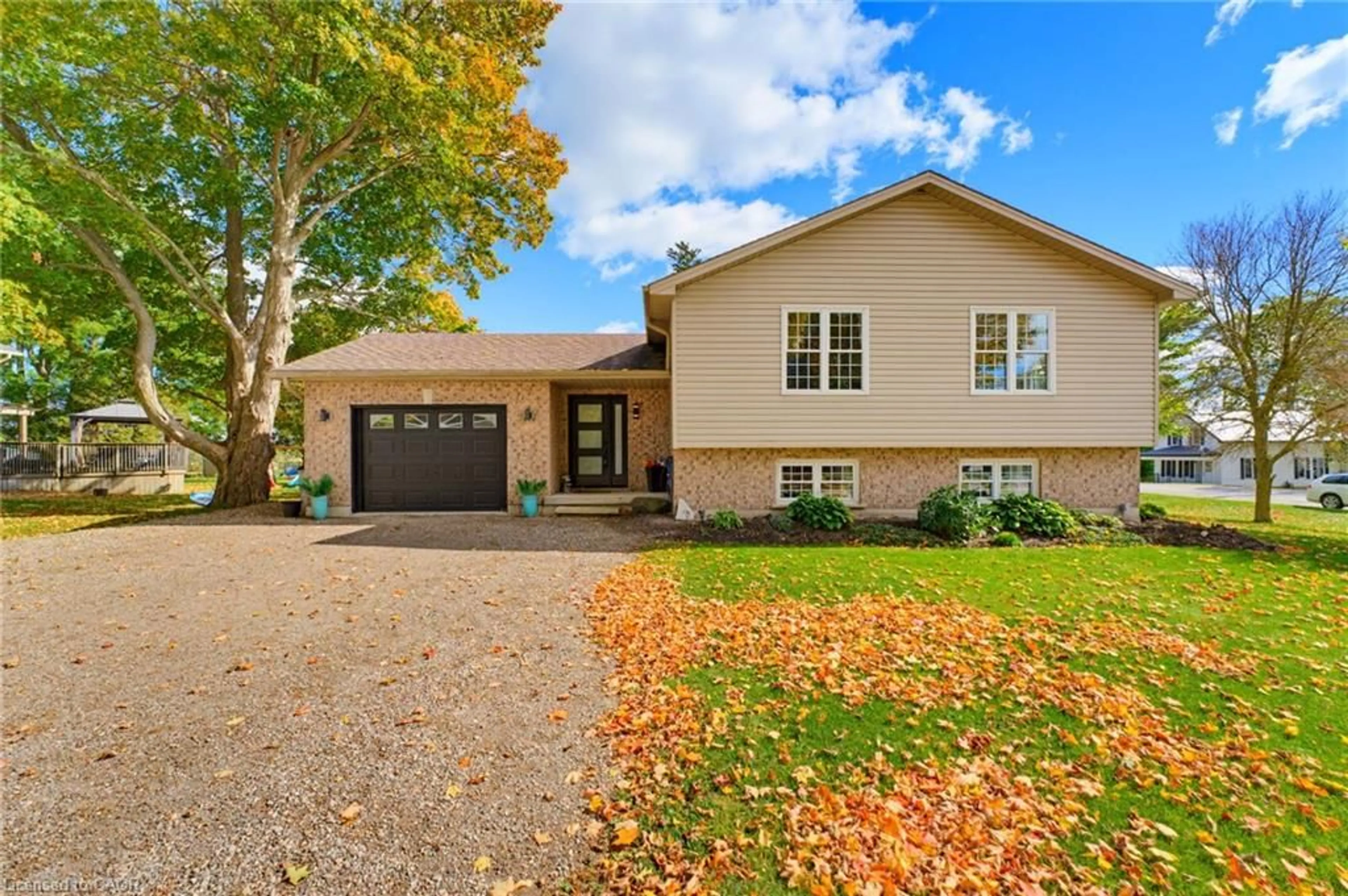 Home with vinyl exterior material, street for 8103 Road 177, Molesworth Ontario N4W 3G8
