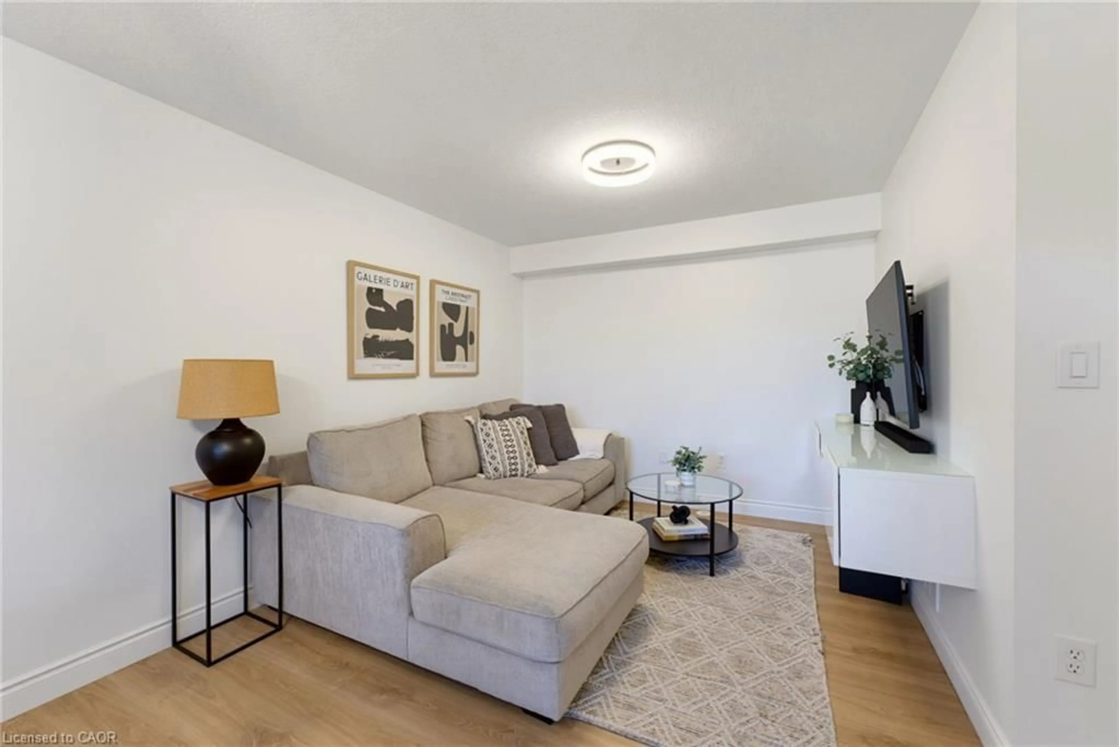 Living room with furniture, wood/laminate floor for 71 Garth Massey Dr #77, Cambridge Ontario N1T 2G8