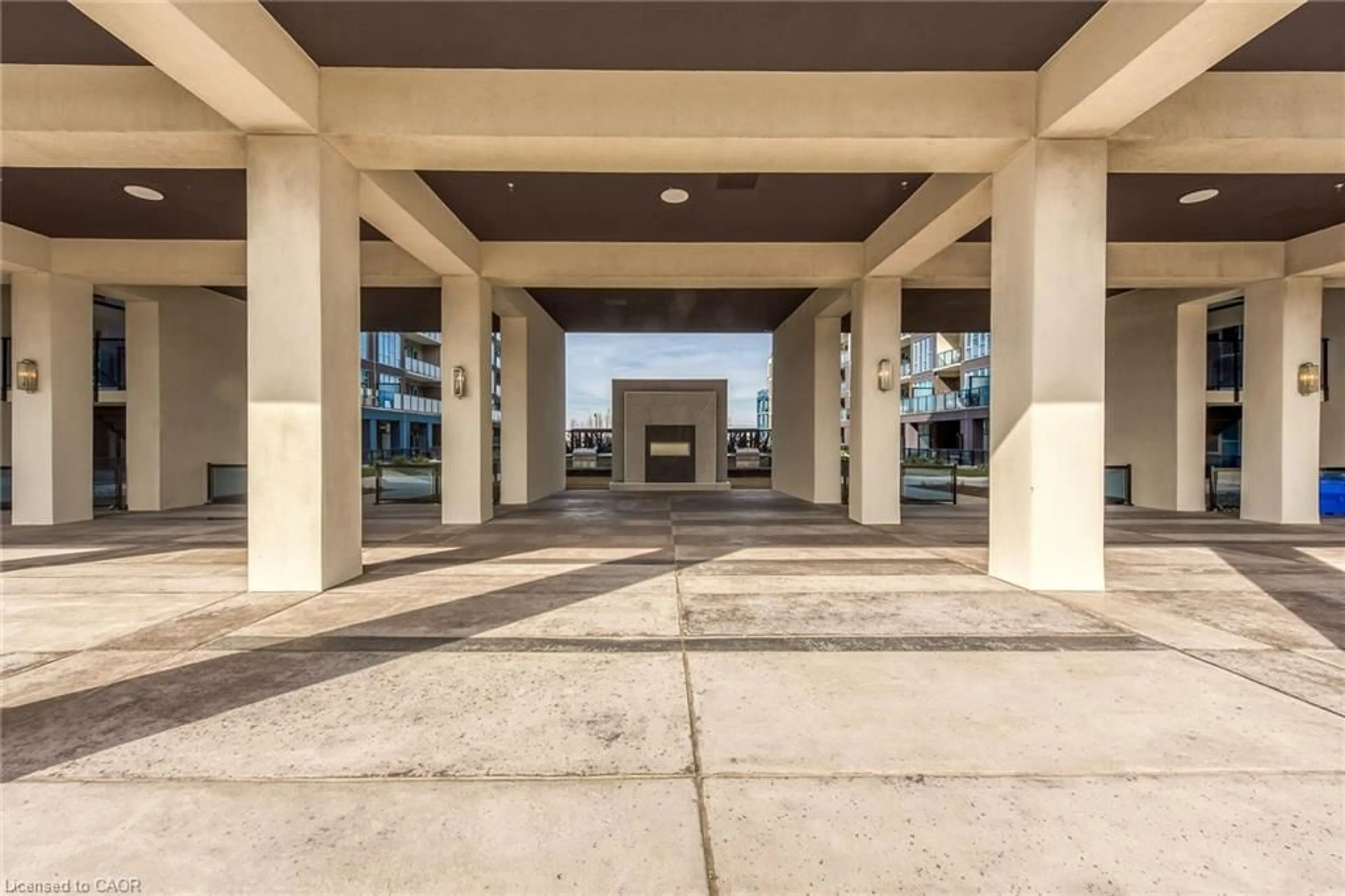 Indoor foyer for 16 Concord Pl #PH613, Grimsby Ontario L3M 0J1