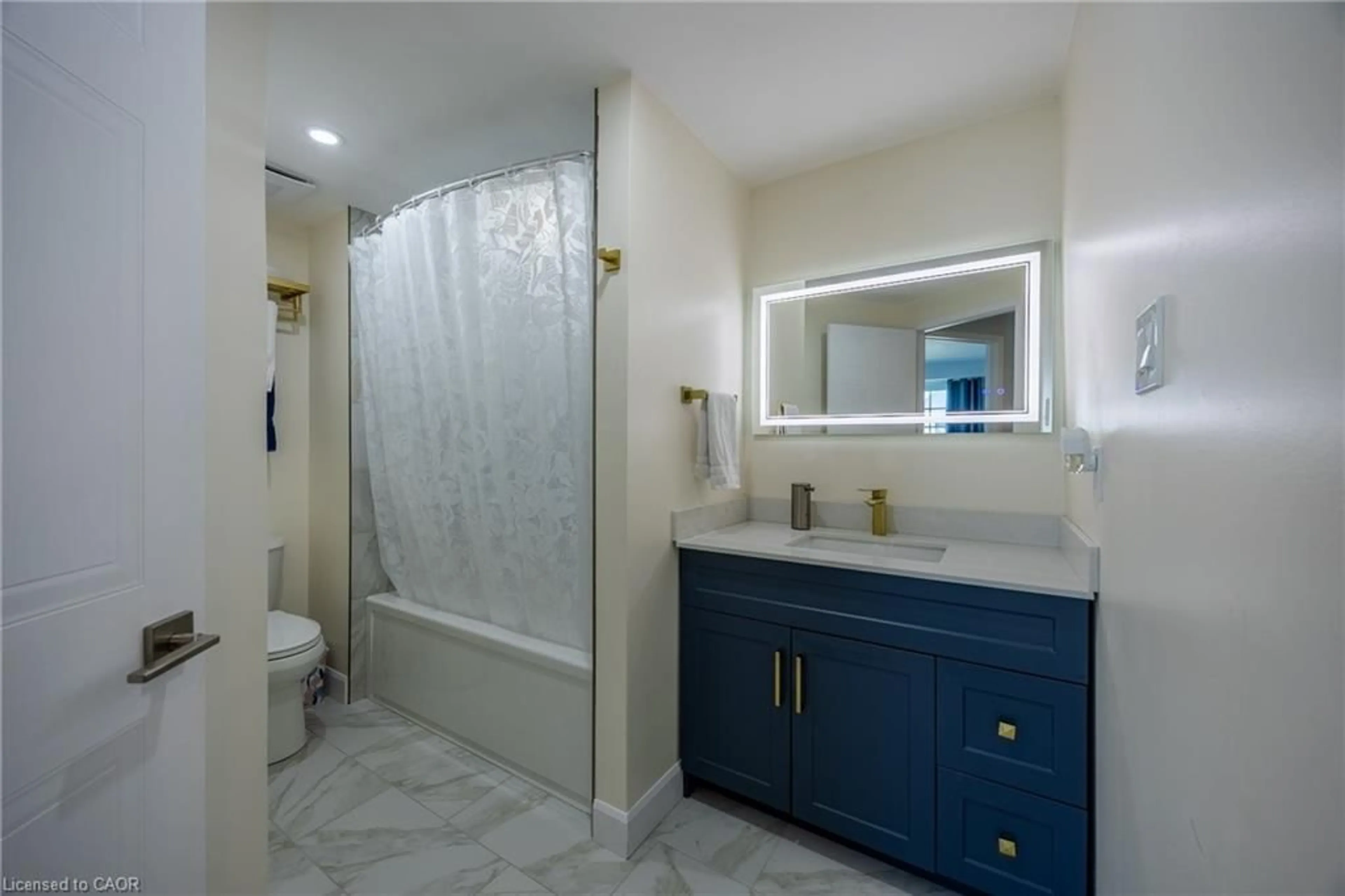 Standard bathroom, ceramic/tile floor for 14 New Lakeshore Rd #17, Port Dover Ontario N0A 1N8