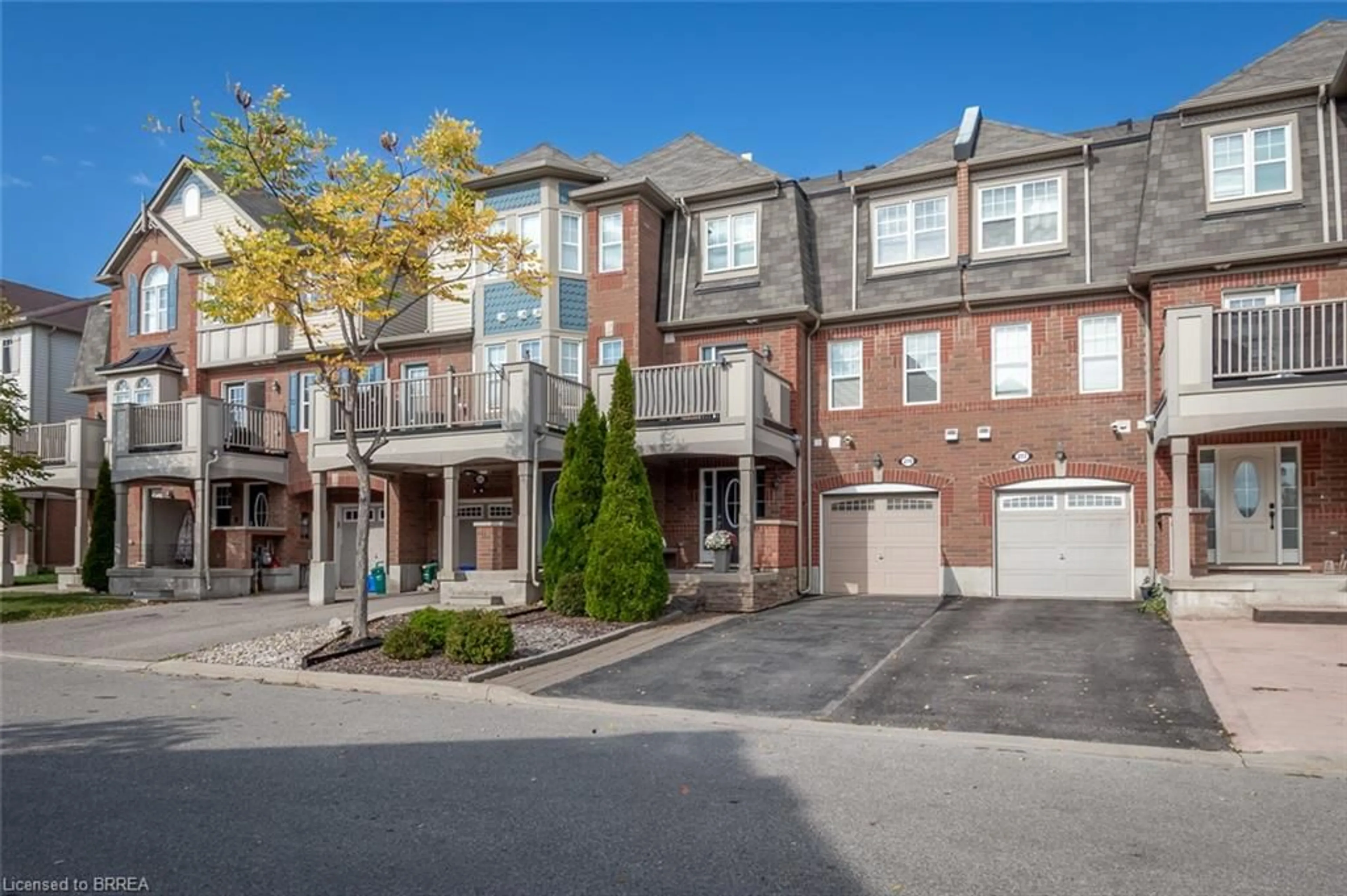 Patio, street for 219 Septimus Hts, Milton Ontario L9T 8N7