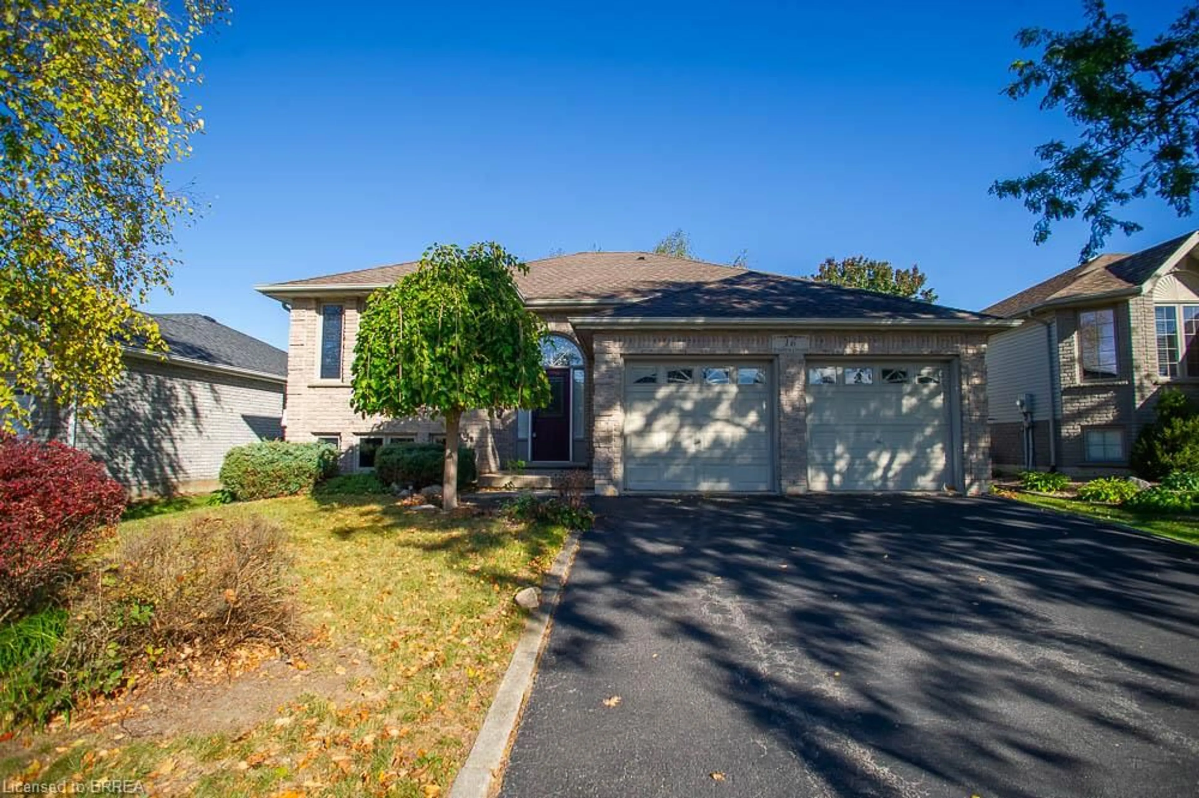 Home with vinyl exterior material, street for 16 Bradbury Cres, Paris Ontario N3L 4E1