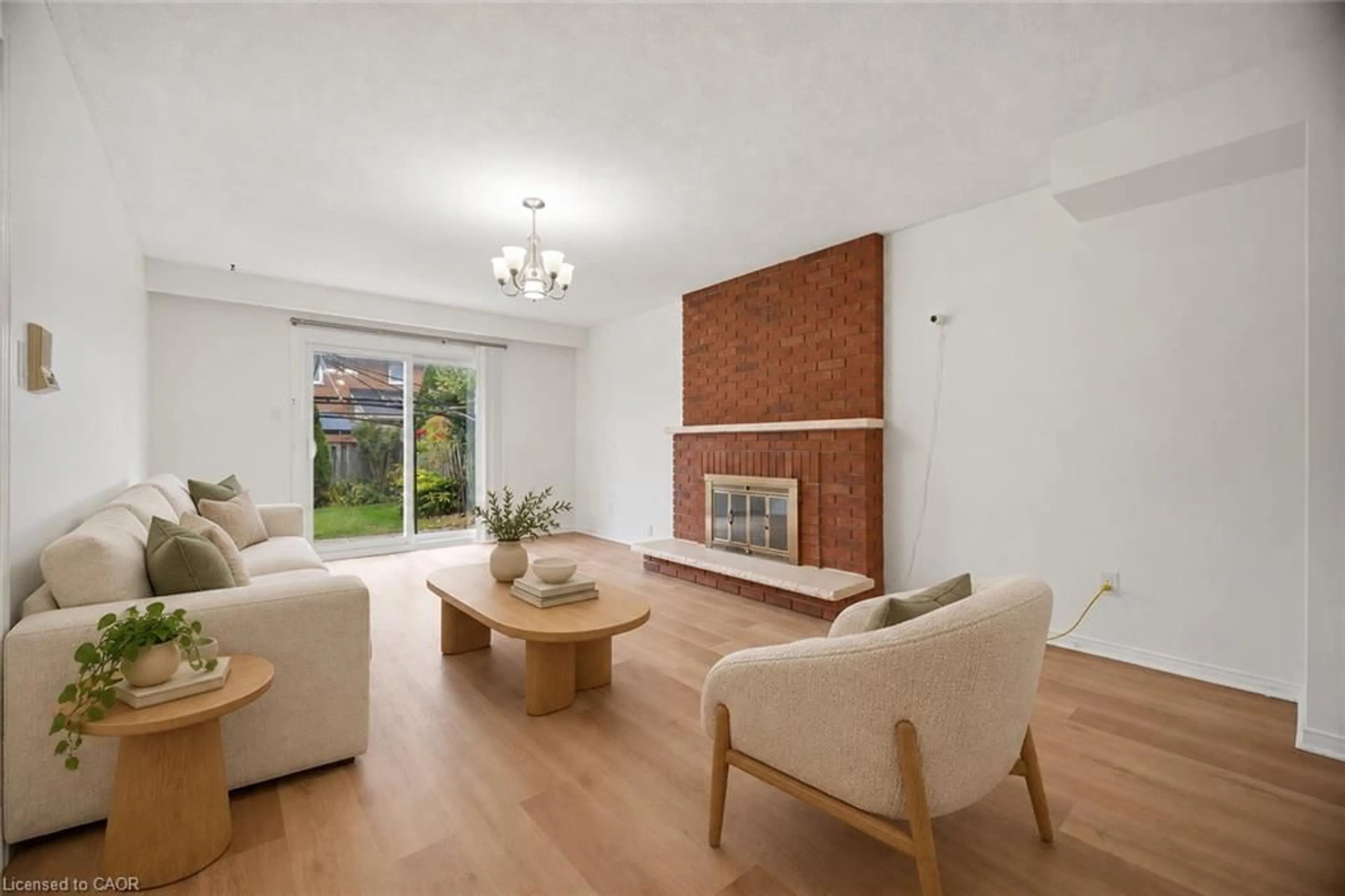 Living room with furniture, unknown for 4200 Greybrook Cres, Mississauga Ontario L4W 3G6