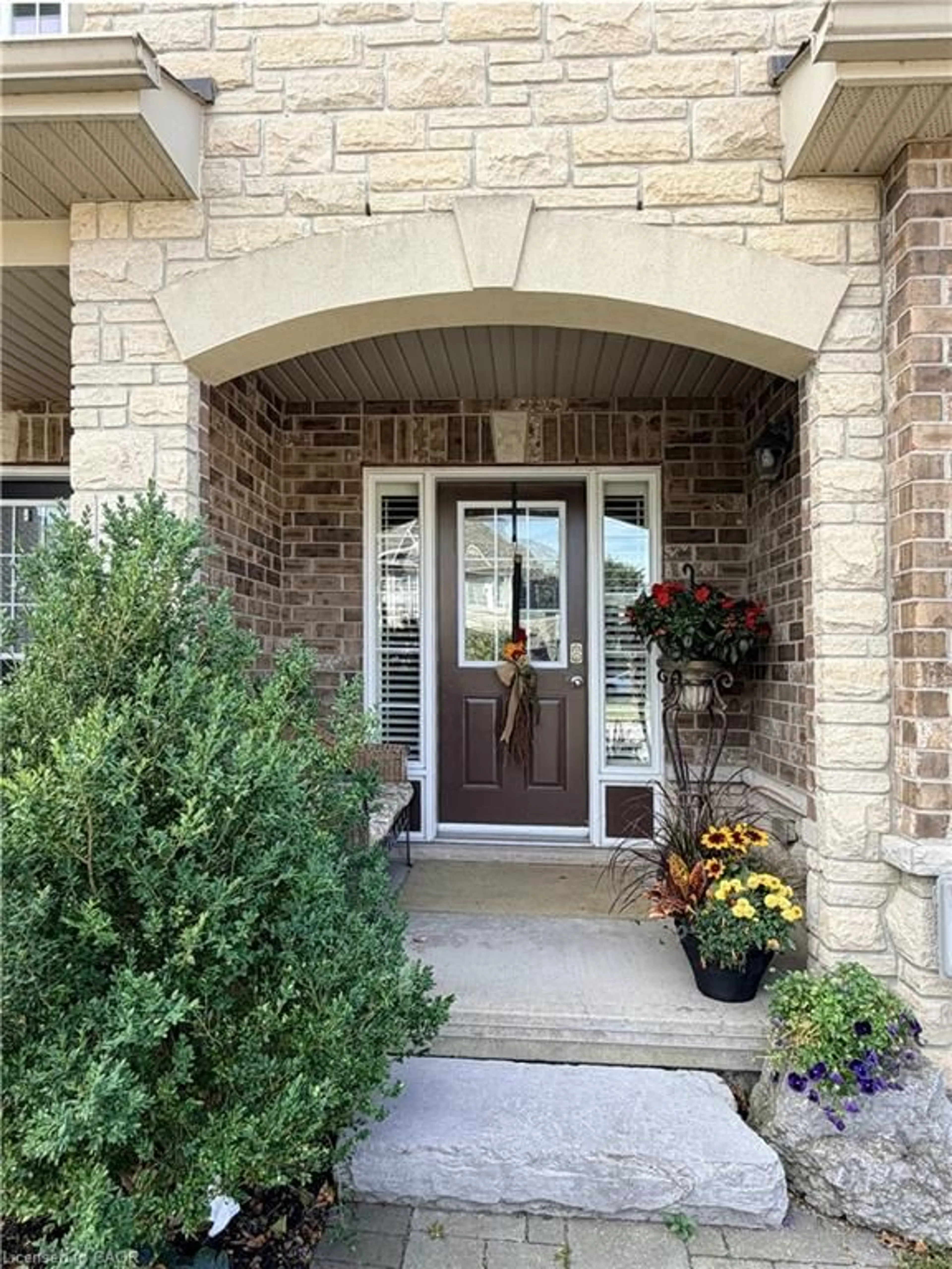 Indoor entryway for 102 Galileo Dr, Stoney Creek Ontario L8E 0H1