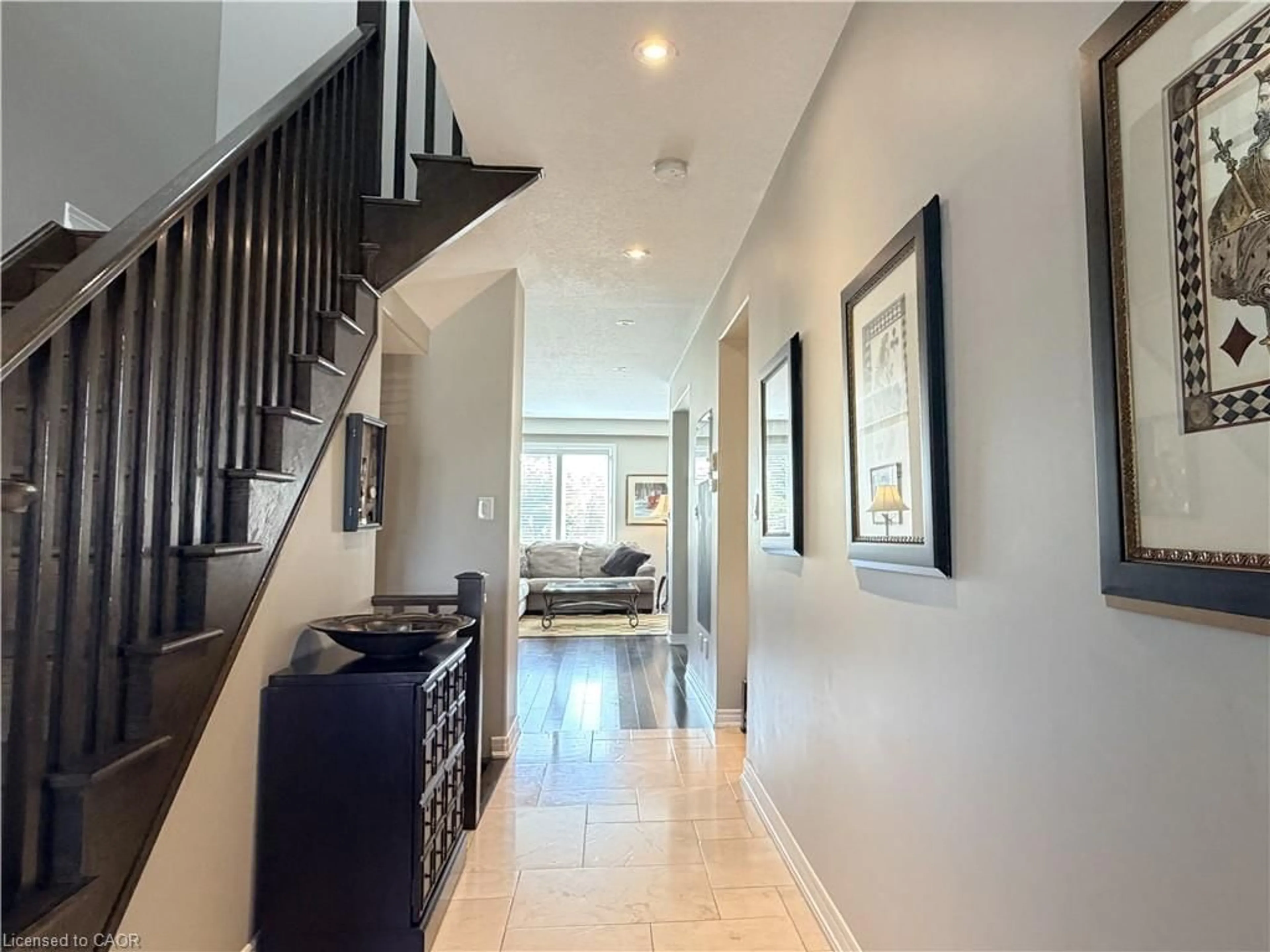 Indoor foyer for 102 Galileo Dr, Stoney Creek Ontario L8E 0H1