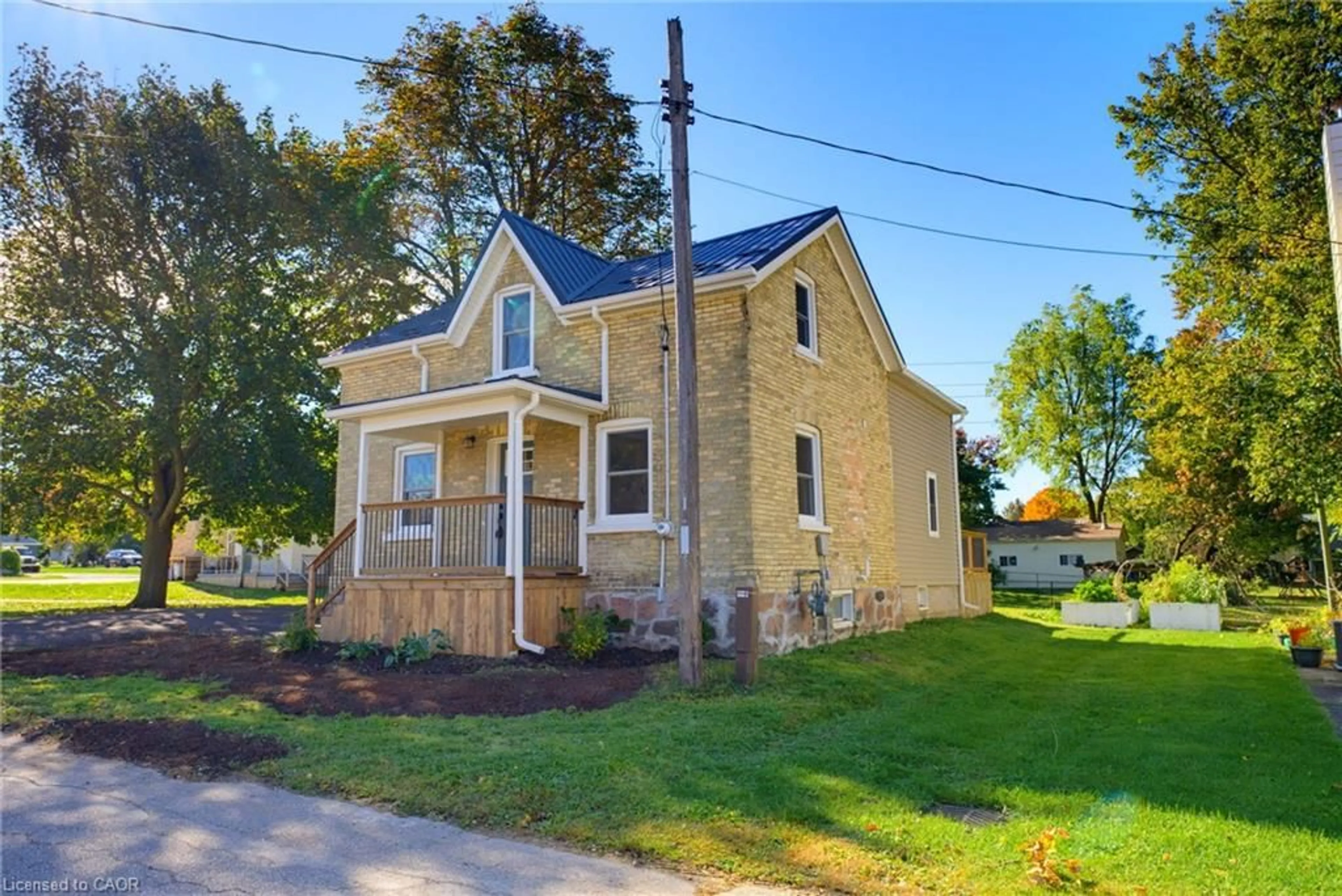 Home with vinyl exterior material, street for 5 Macbeth St, Milverton Ontario N0K 1M0