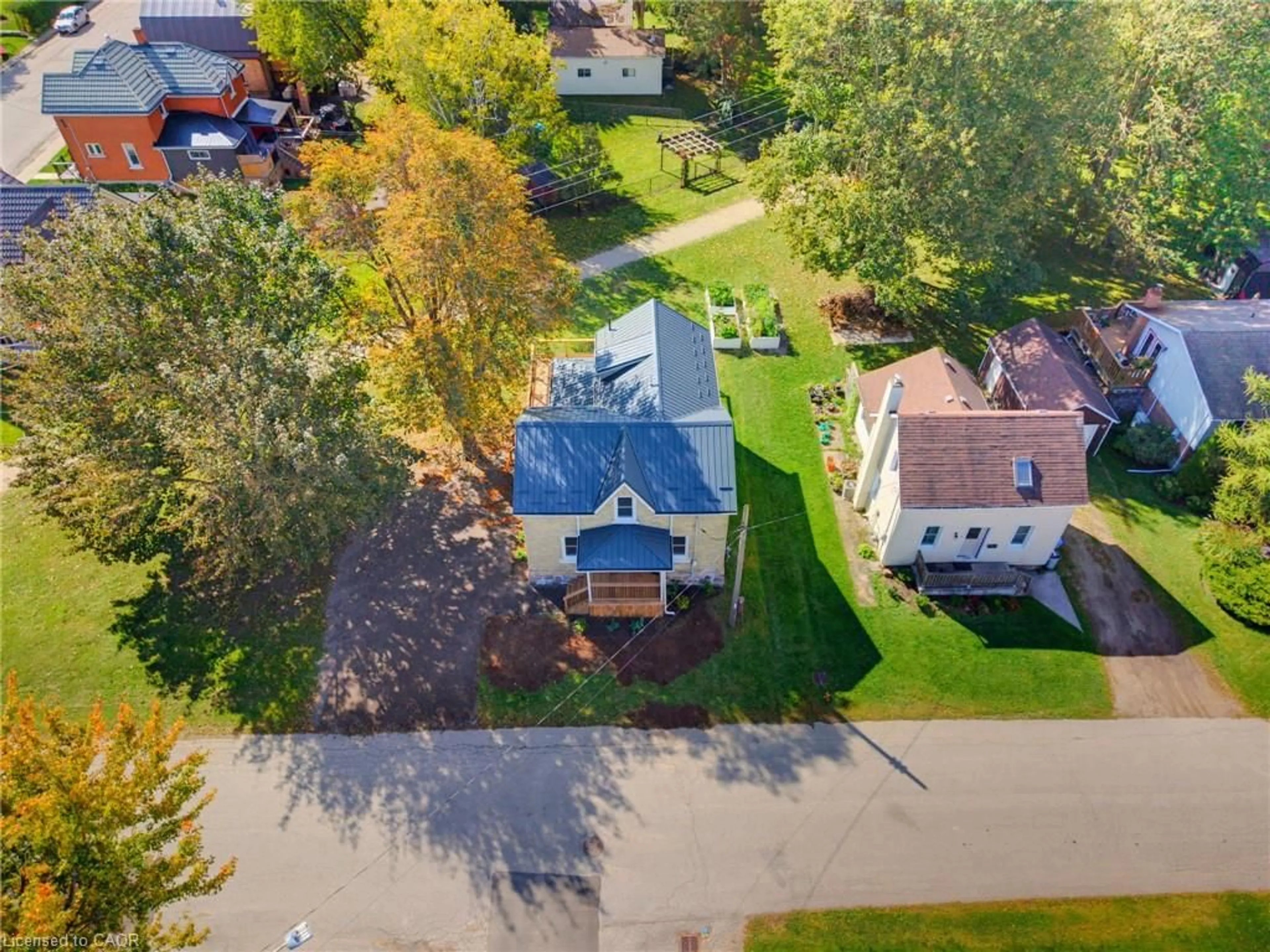 A pic from outside/outdoor area/front of a property/back of a property/a pic from drone, street for 5 Macbeth St, Milverton Ontario N0K 1M0