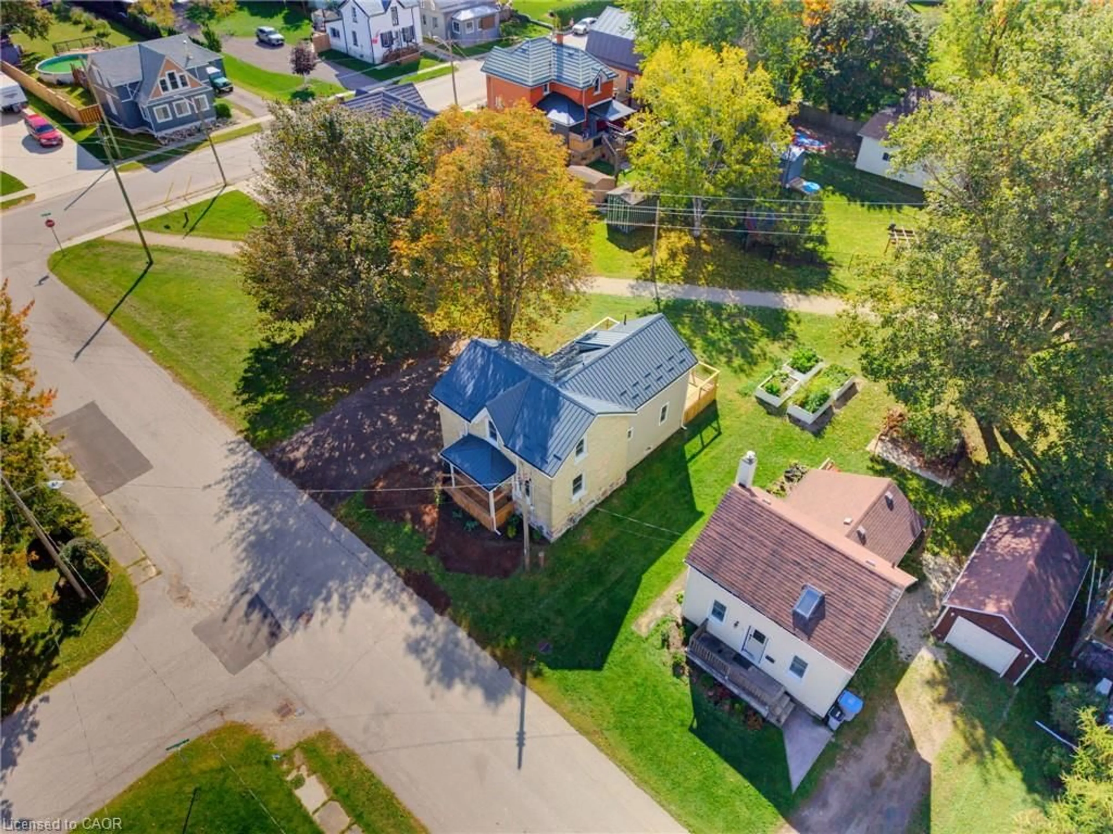 A pic from outside/outdoor area/front of a property/back of a property/a pic from drone, street for 5 Macbeth St, Milverton Ontario N0K 1M0