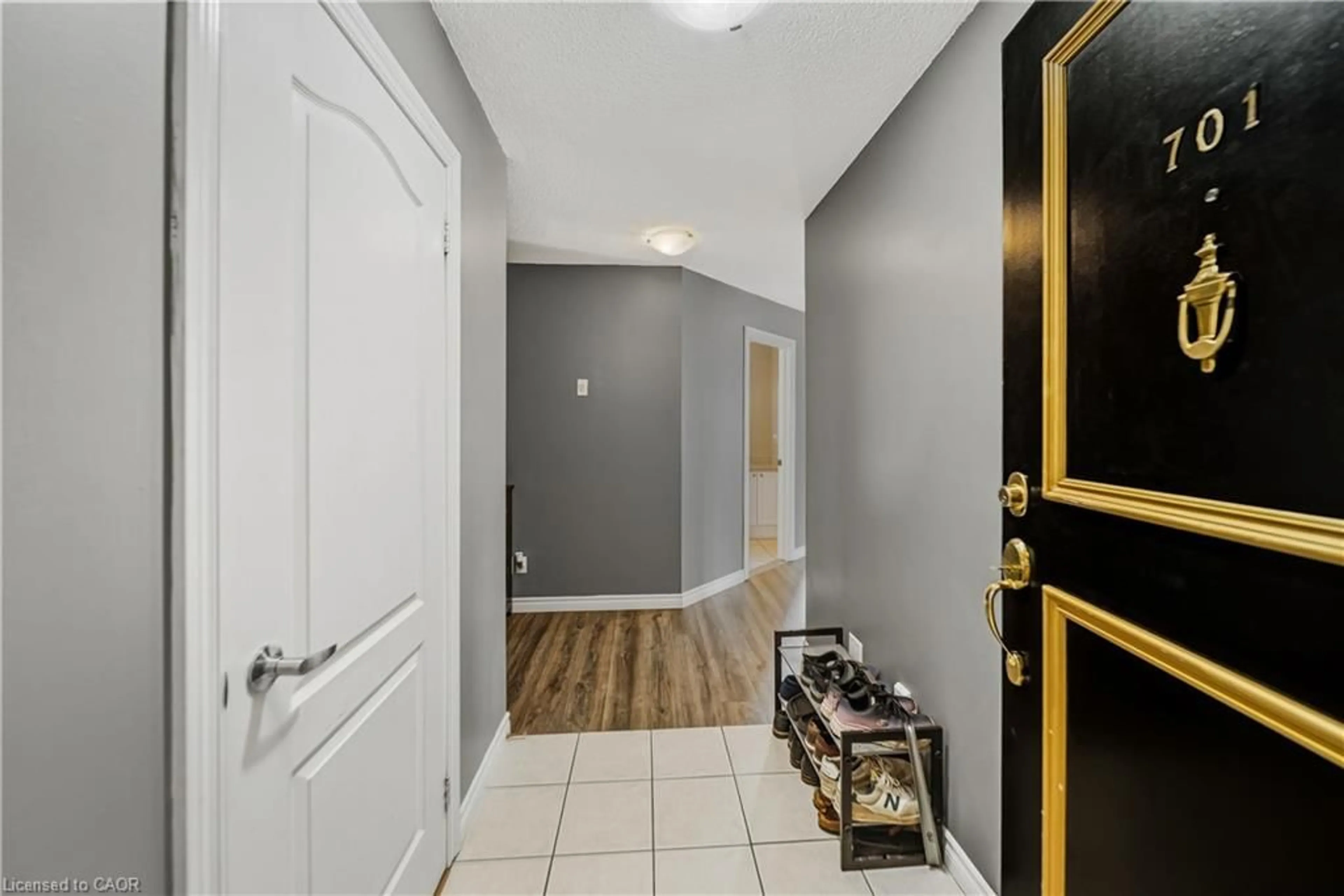 Indoor entryway for 135 James St #701, Hamilton Ontario L8P 2Z6