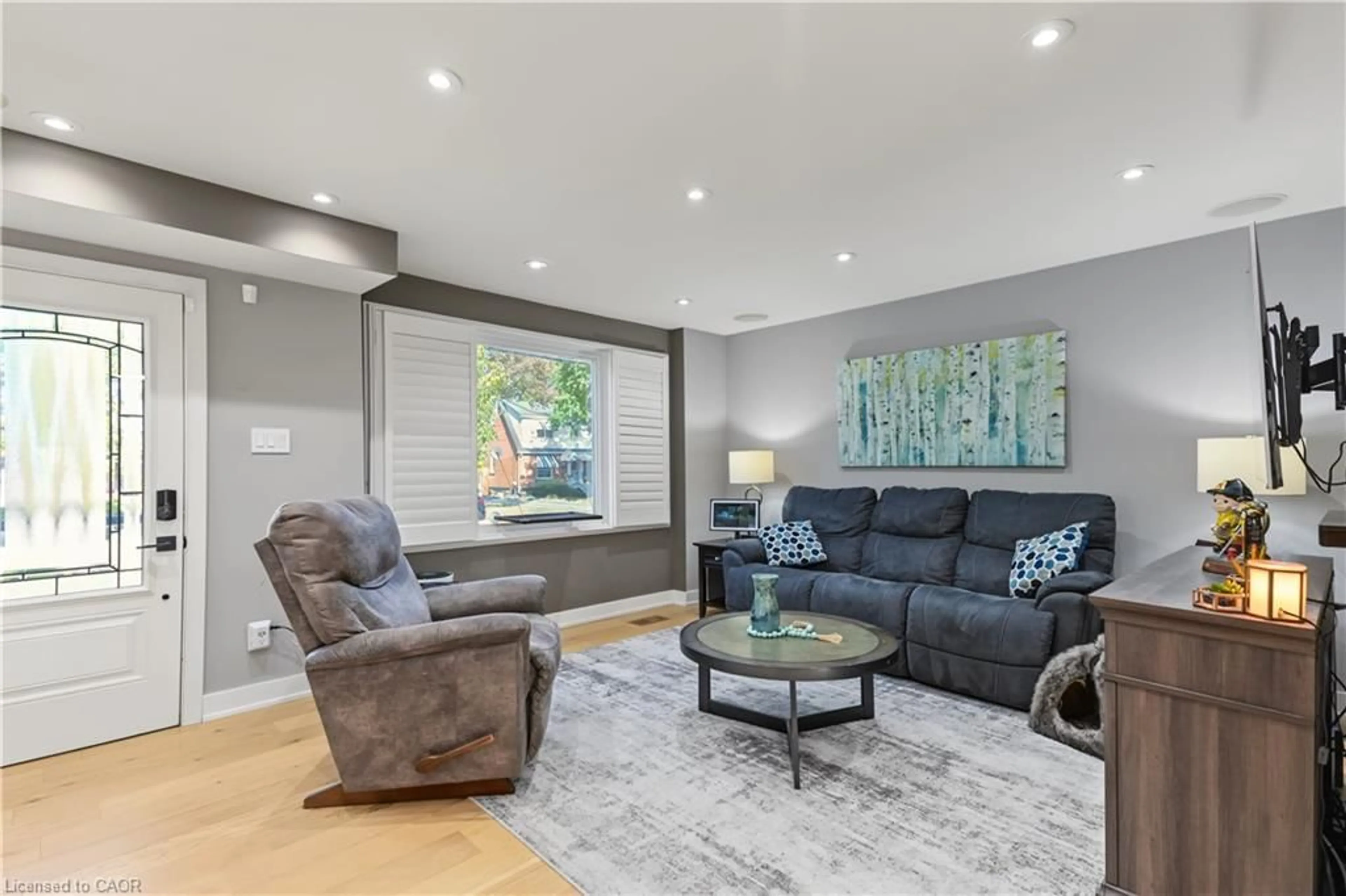 Living room with furniture, unknown for 100 Montrose Ave, Hamilton Ontario L8K 4Y7