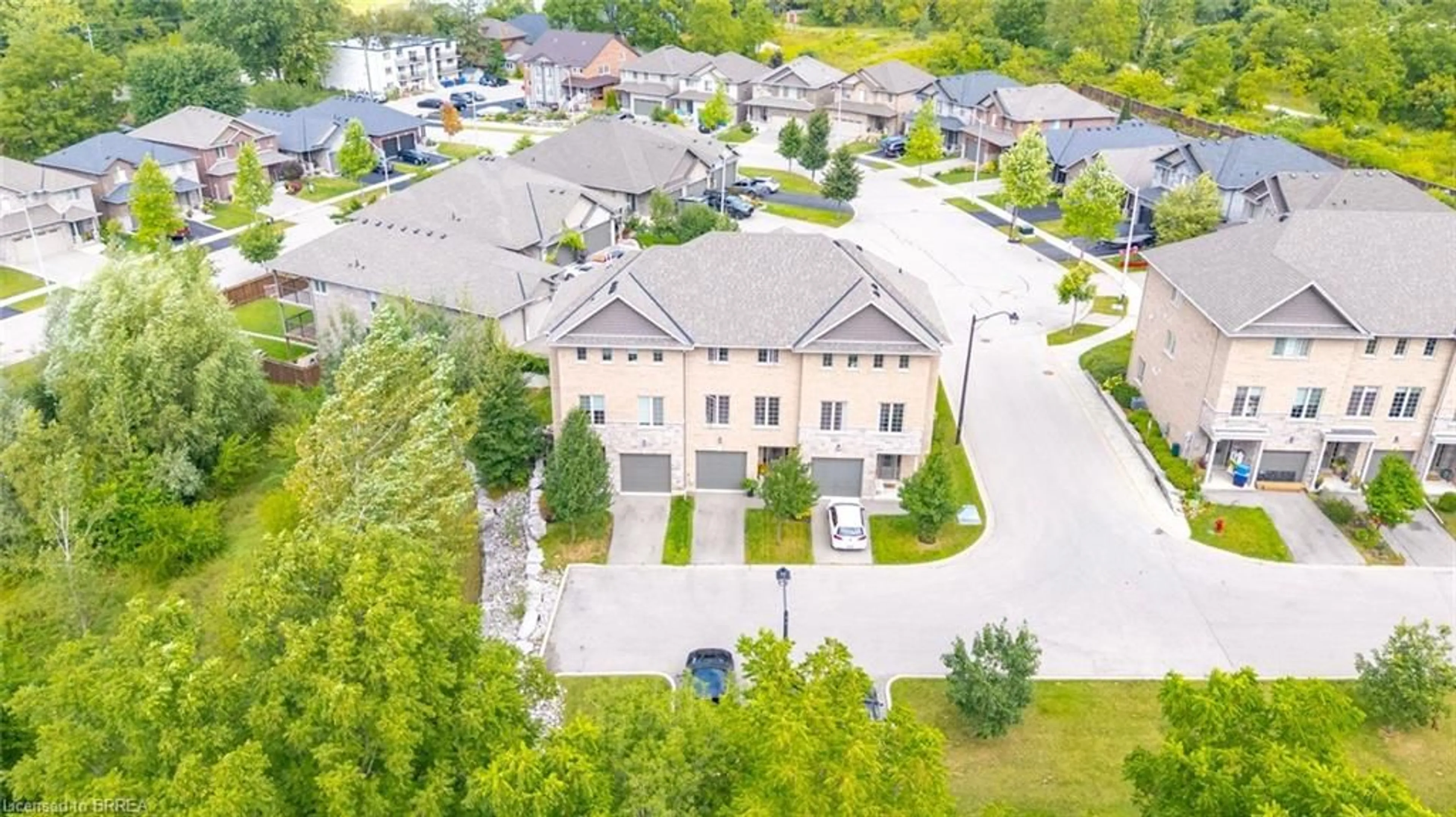 A pic from outside/outdoor area/front of a property/back of a property/a pic from drone, street for 30 Balmoral St #2, Paris Ontario N3L 0C8