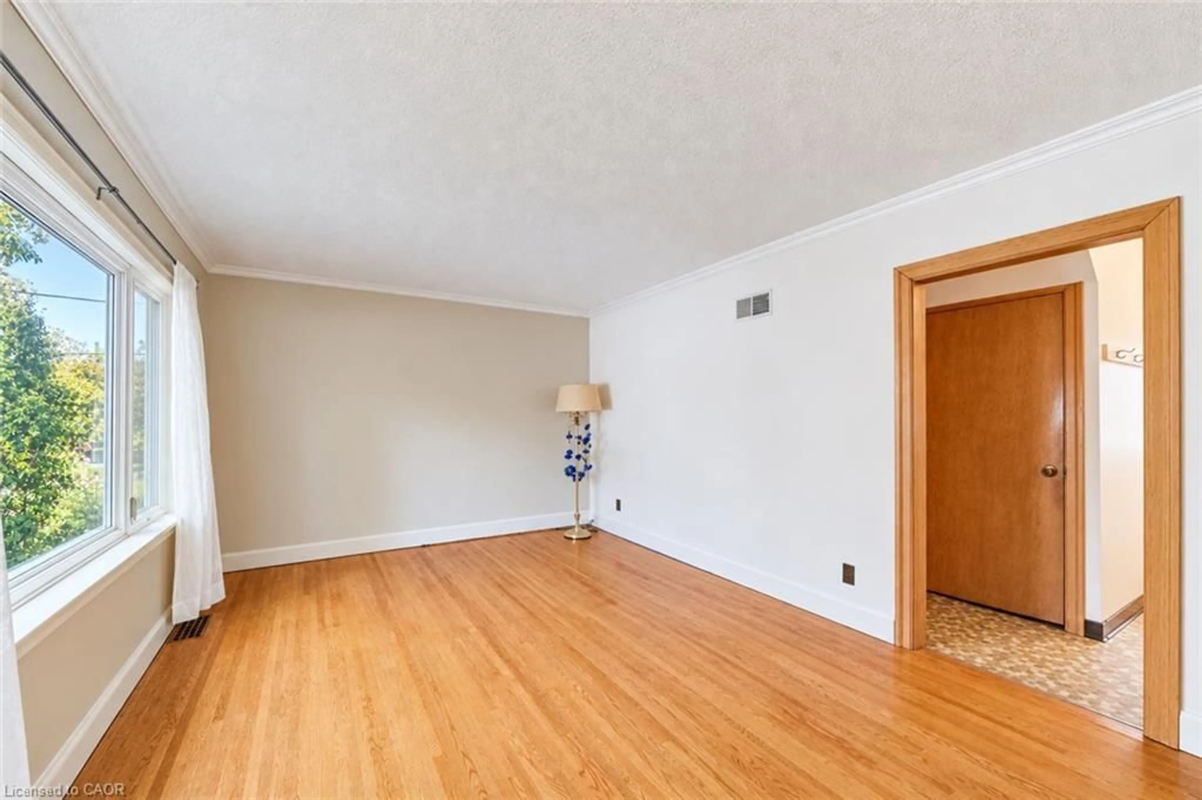 A pic of a room for 11 Crestwood Ave, Kitchener Ontario N2H 4K6