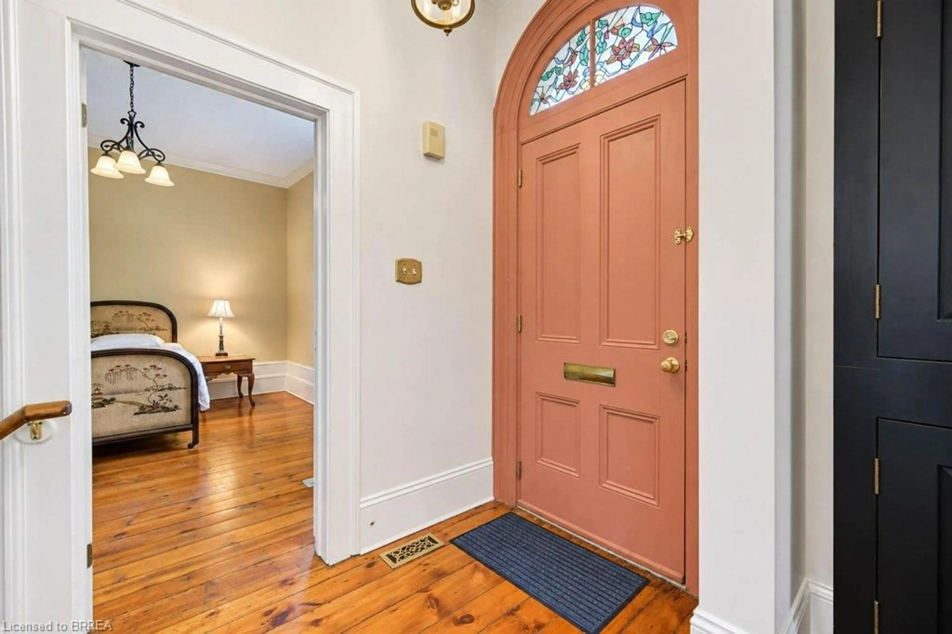 Indoor entryway for 48 Albion St, Brantford Ontario N3T 3M3