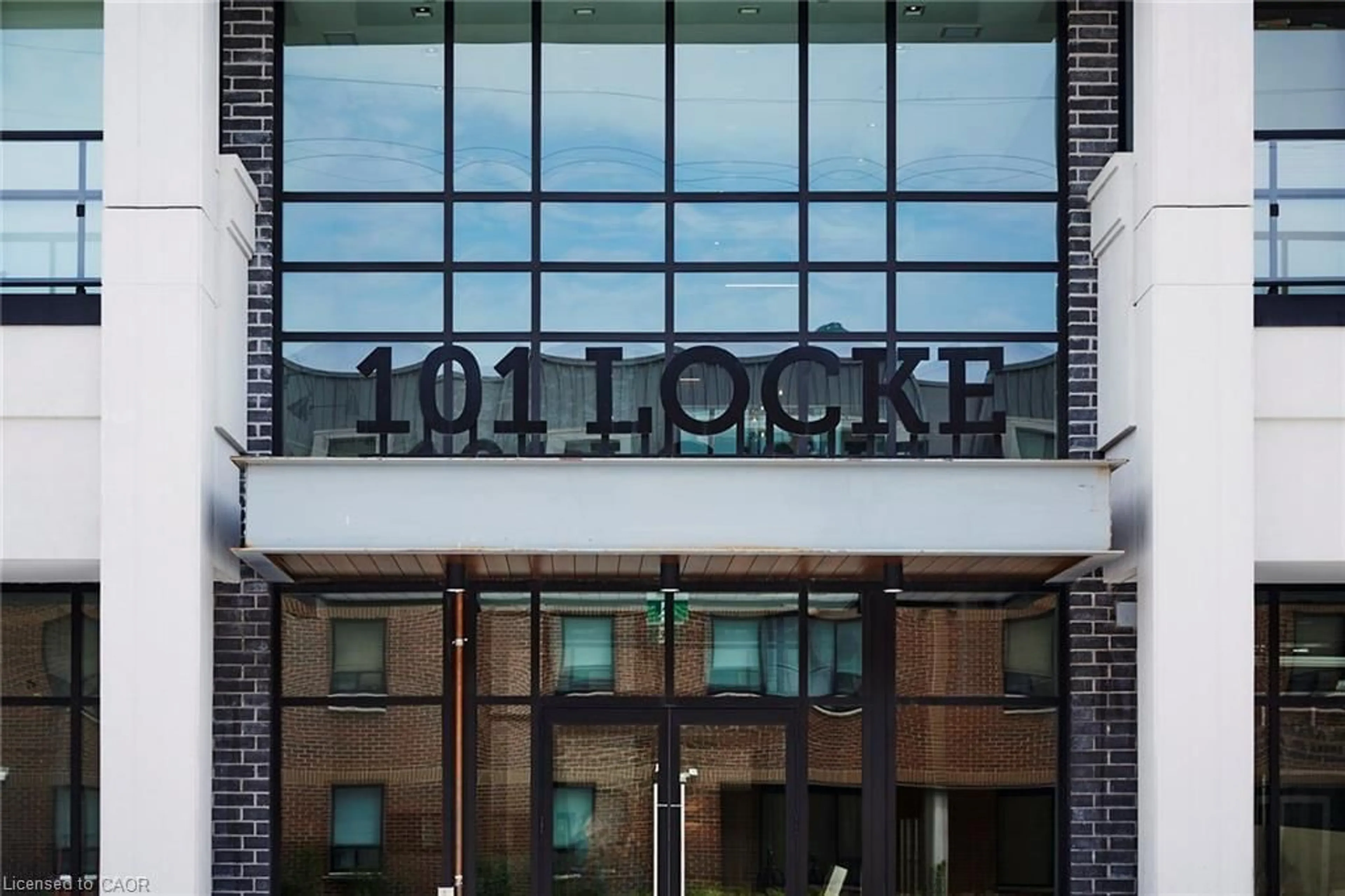 Indoor foyer for 101 Locke St #408, Hamilton Ontario L8P 4A6