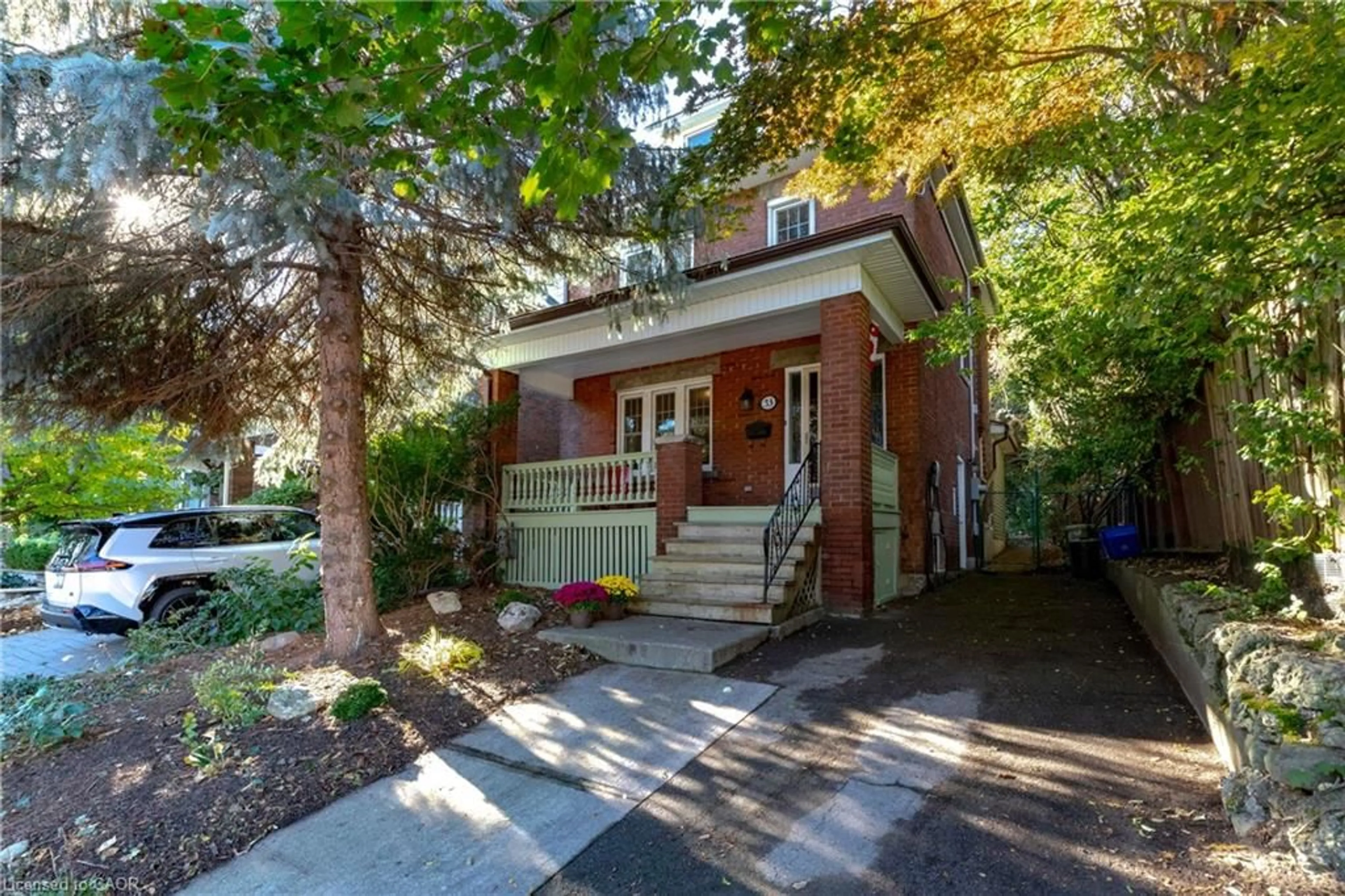 Home with brick exterior material, street for 33 South St, Hamilton Ontario L8P 2W2