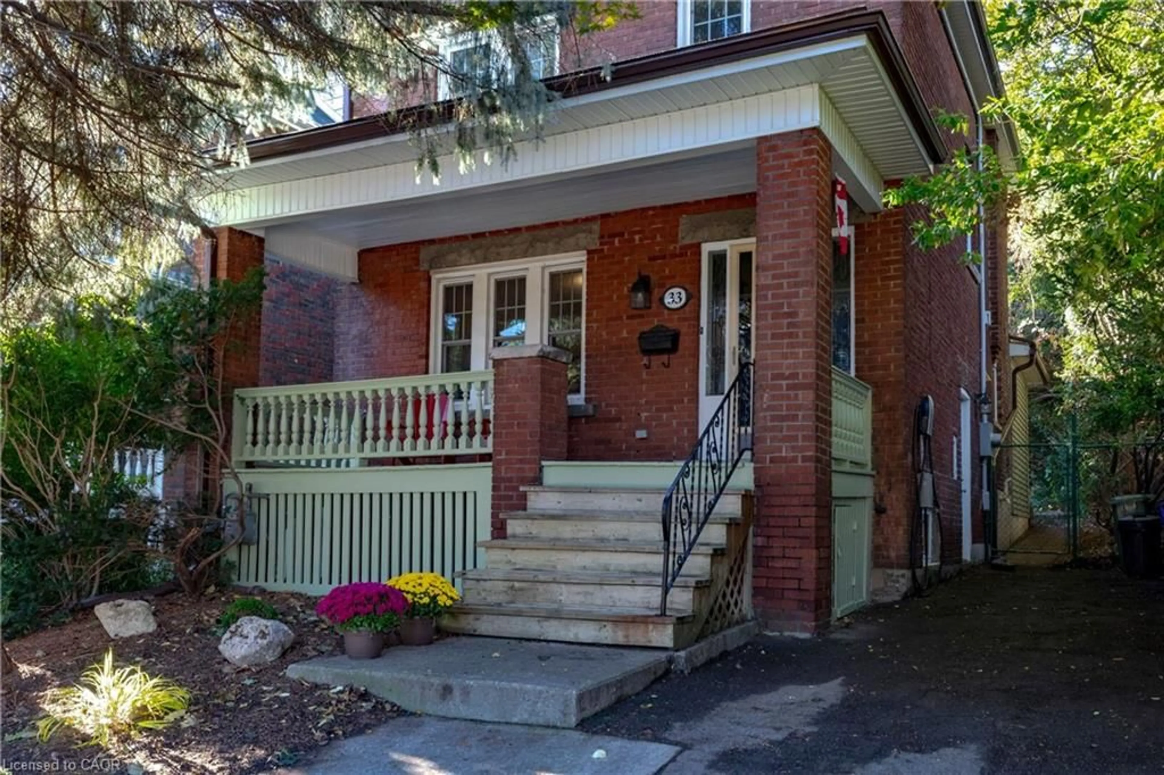 Home with brick exterior material, street for 33 South St, Hamilton Ontario L8P 2W2