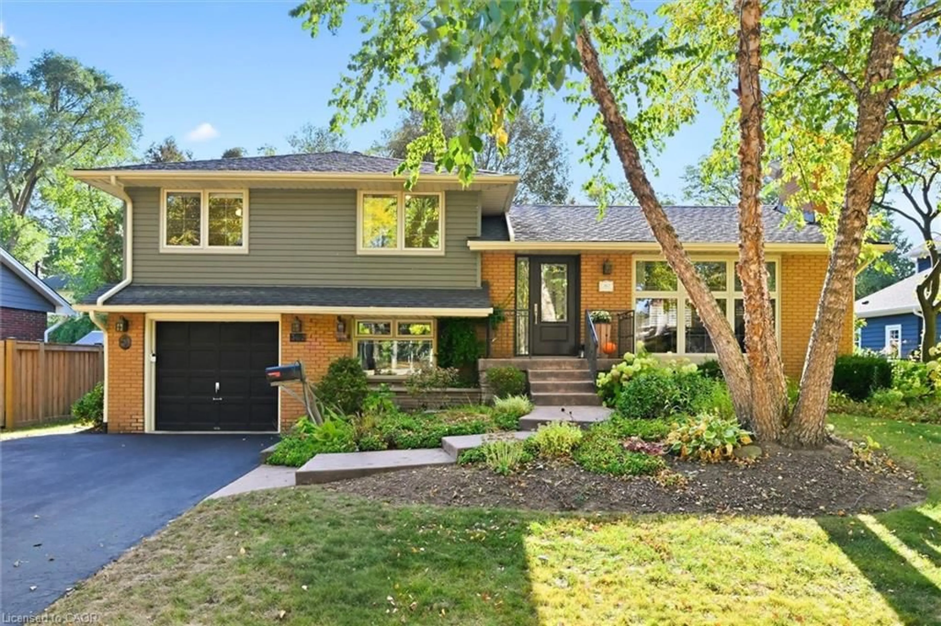 Home with brick exterior material, street for 362 Oakwood Dr, Burlington Ontario L7N 1X2