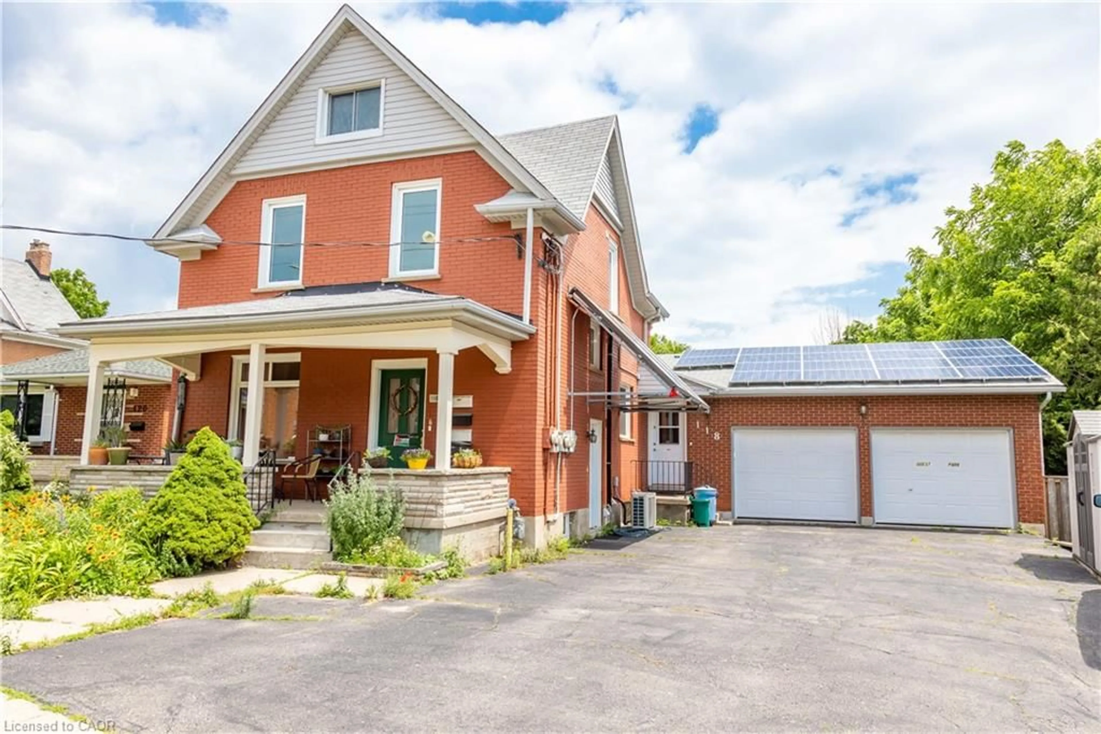 Home with brick exterior material, street for 118 Strange St, Kitchener Ontario N2G 1R3