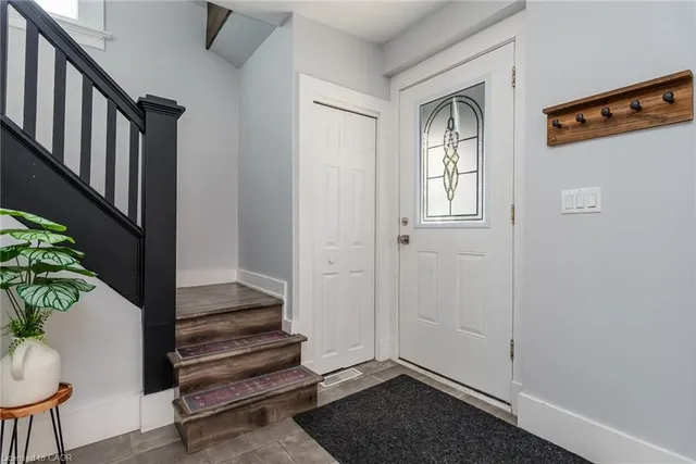 40 Woodland Ave, Kitchener 4