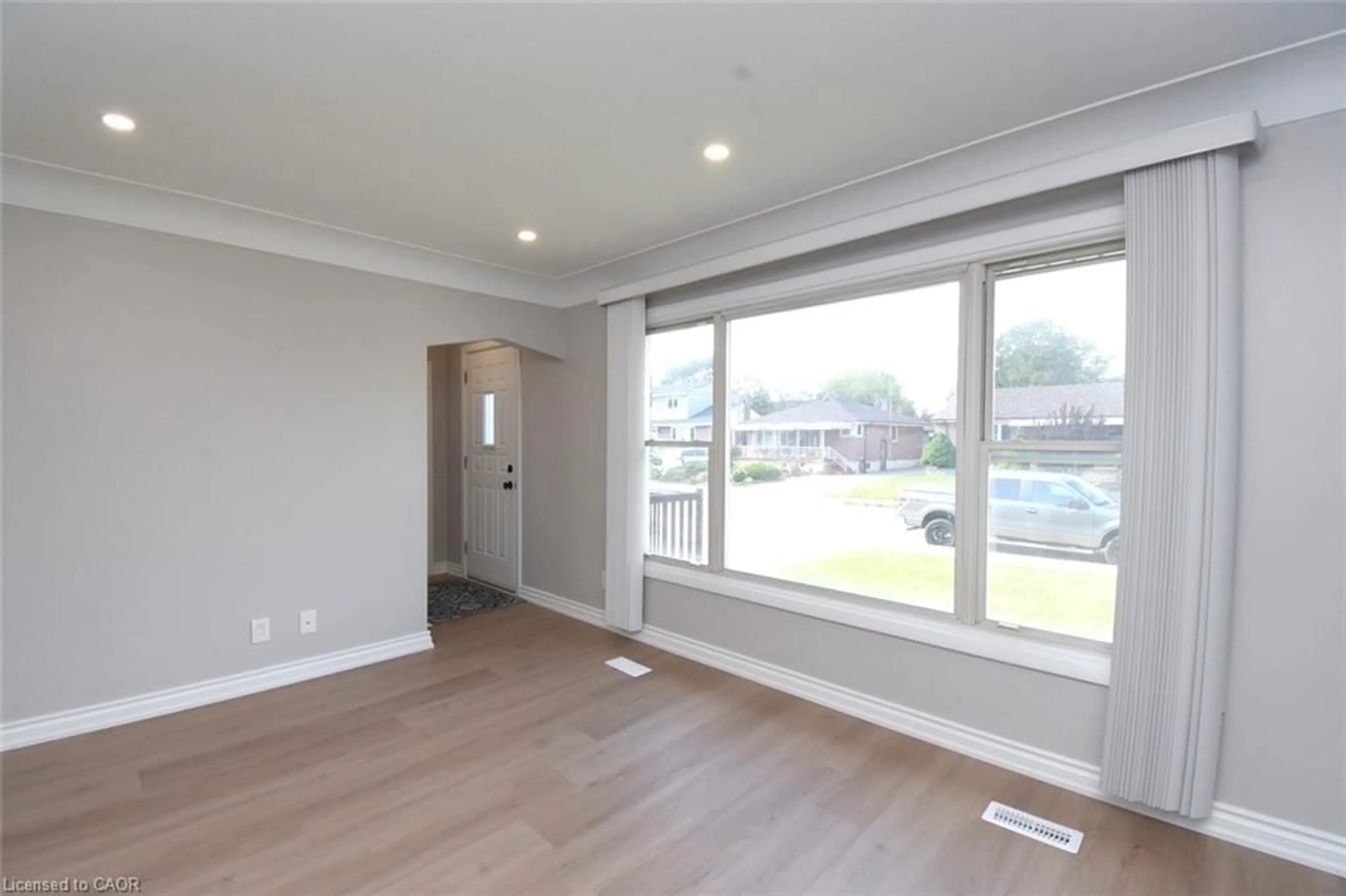 A pic of a room for 415 East 15th St, Hamilton Ontario L9A 4G9
