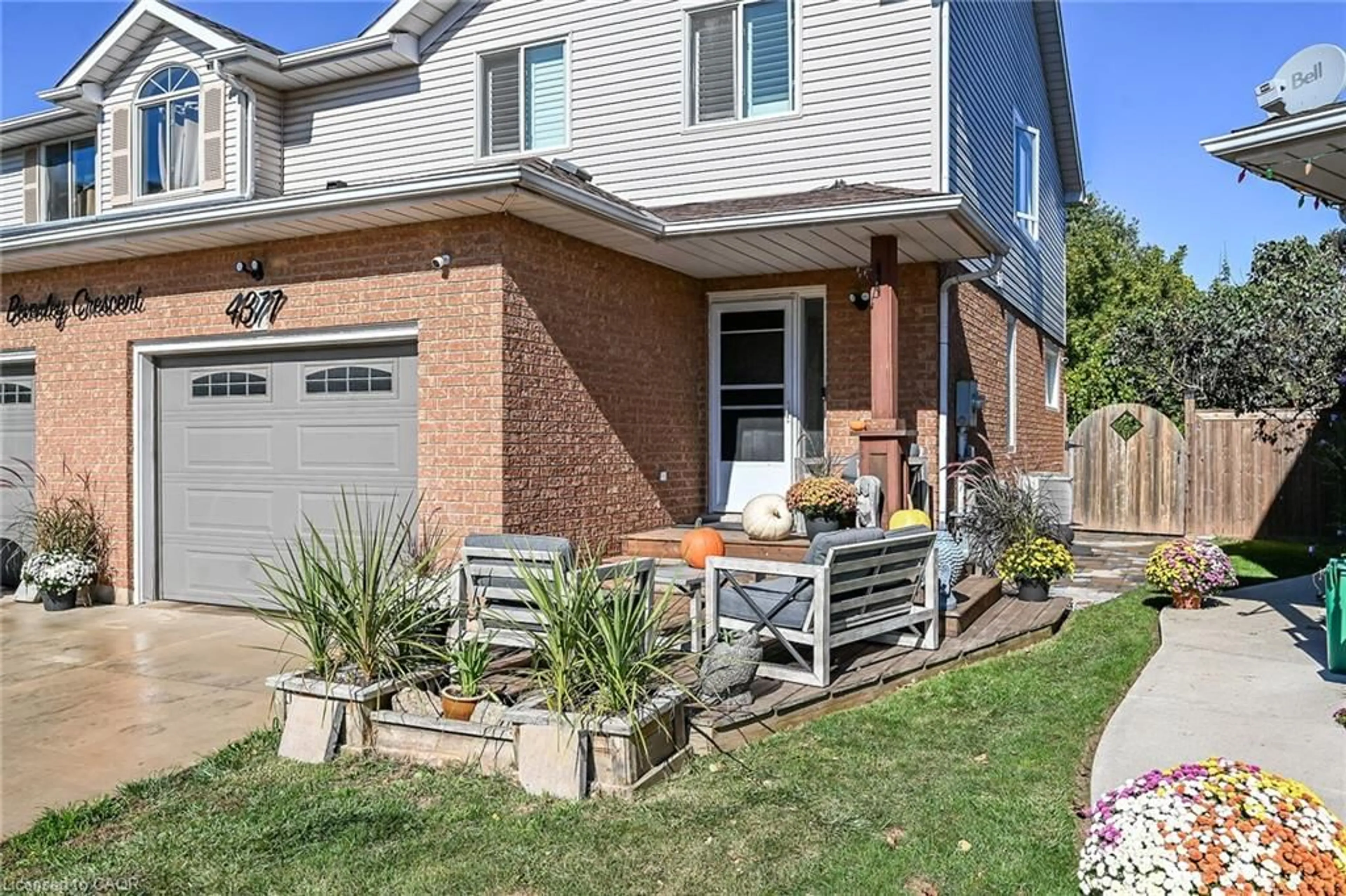 Home with brick exterior material, street for 4377 Beverley Cres, Beamsville Ontario L0R 1B6
