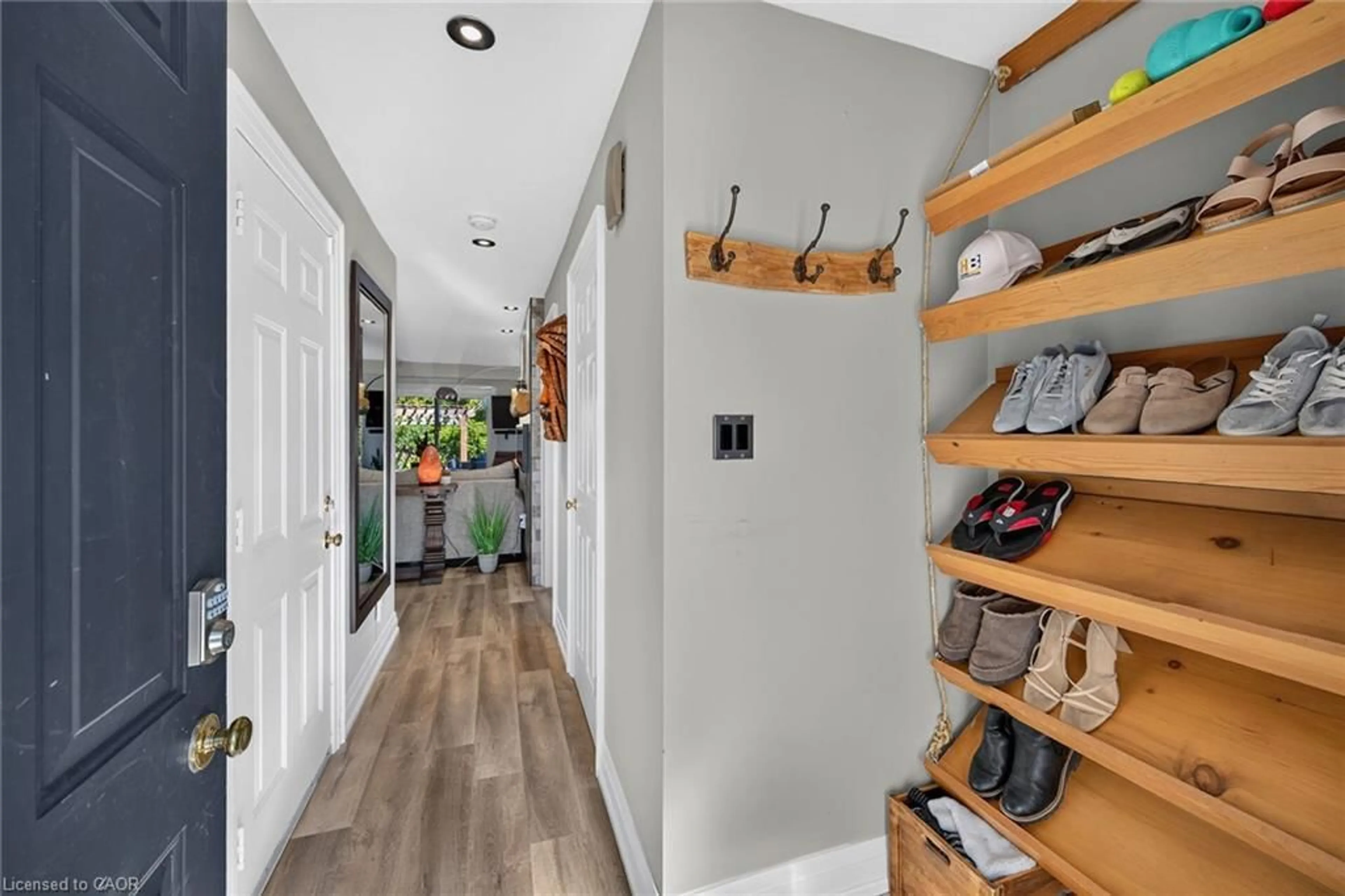 Indoor entryway for 4377 Beverley Cres, Beamsville Ontario L0R 1B6