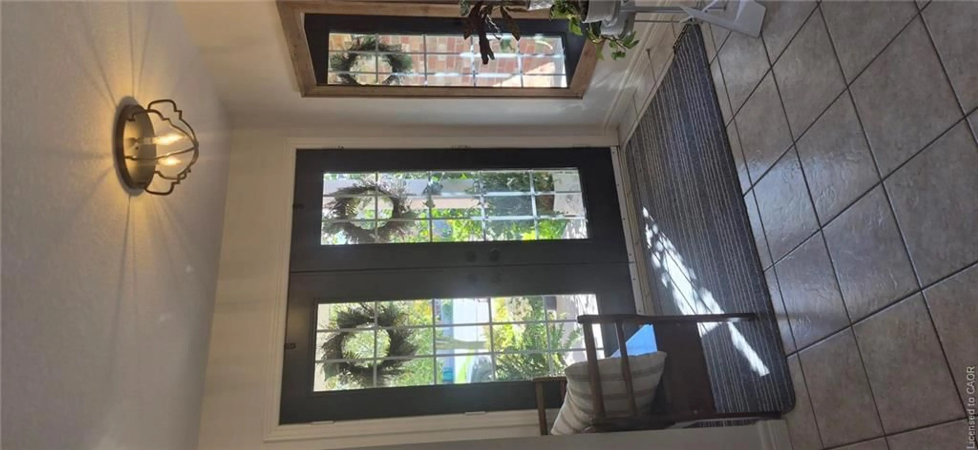 Indoor entryway for 31 Stiefelmeyer Cres, Baden Ontario N3A 2L1