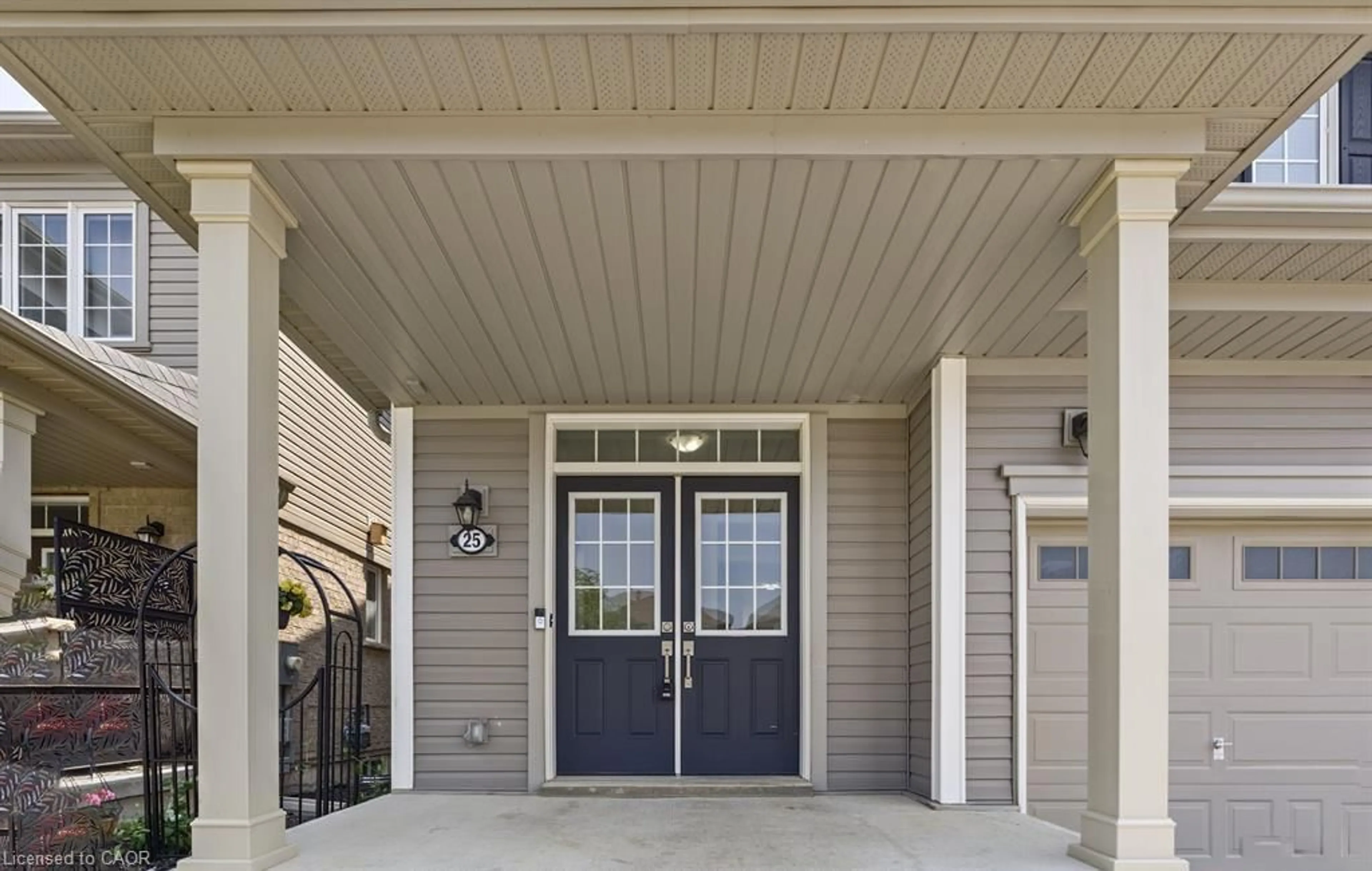 Indoor entryway for 25 Munro Cir, Brantford Ontario N3T 0R1