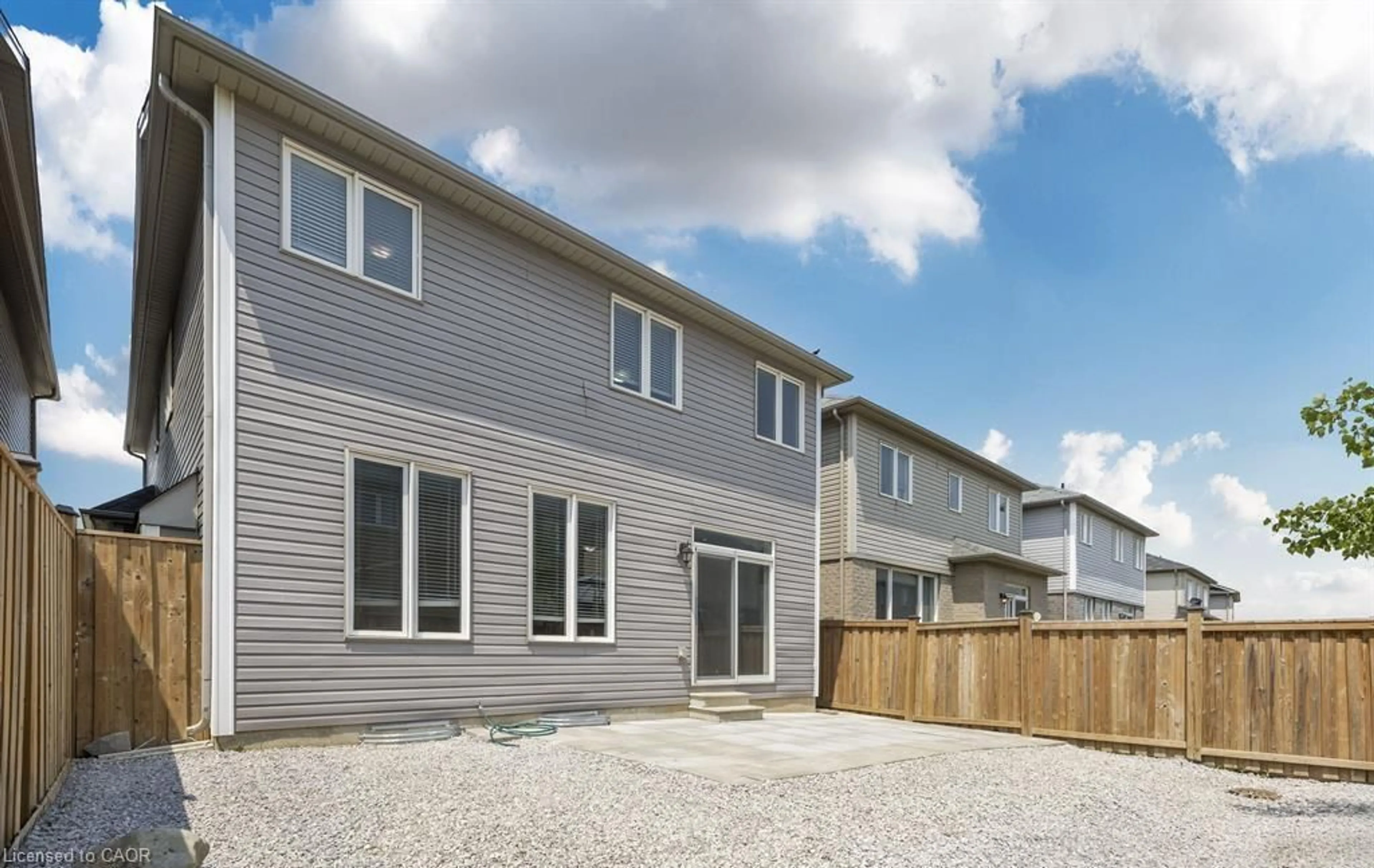 Home with vinyl exterior material, street for 25 Munro Cir, Brantford Ontario N3T 0R1
