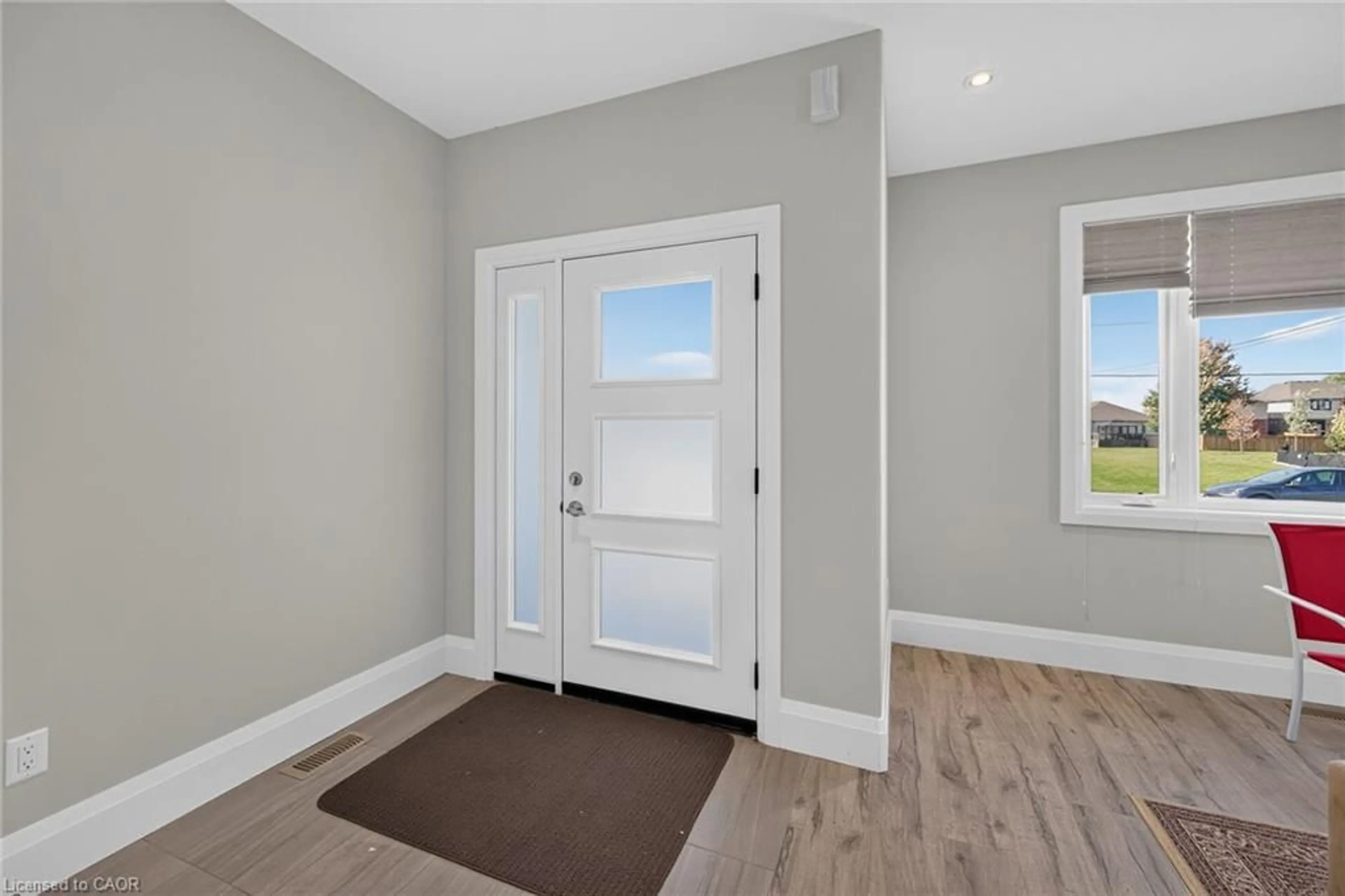 Indoor entryway for 41 Eleanor Ave, Hamilton Ontario L8W 1C7