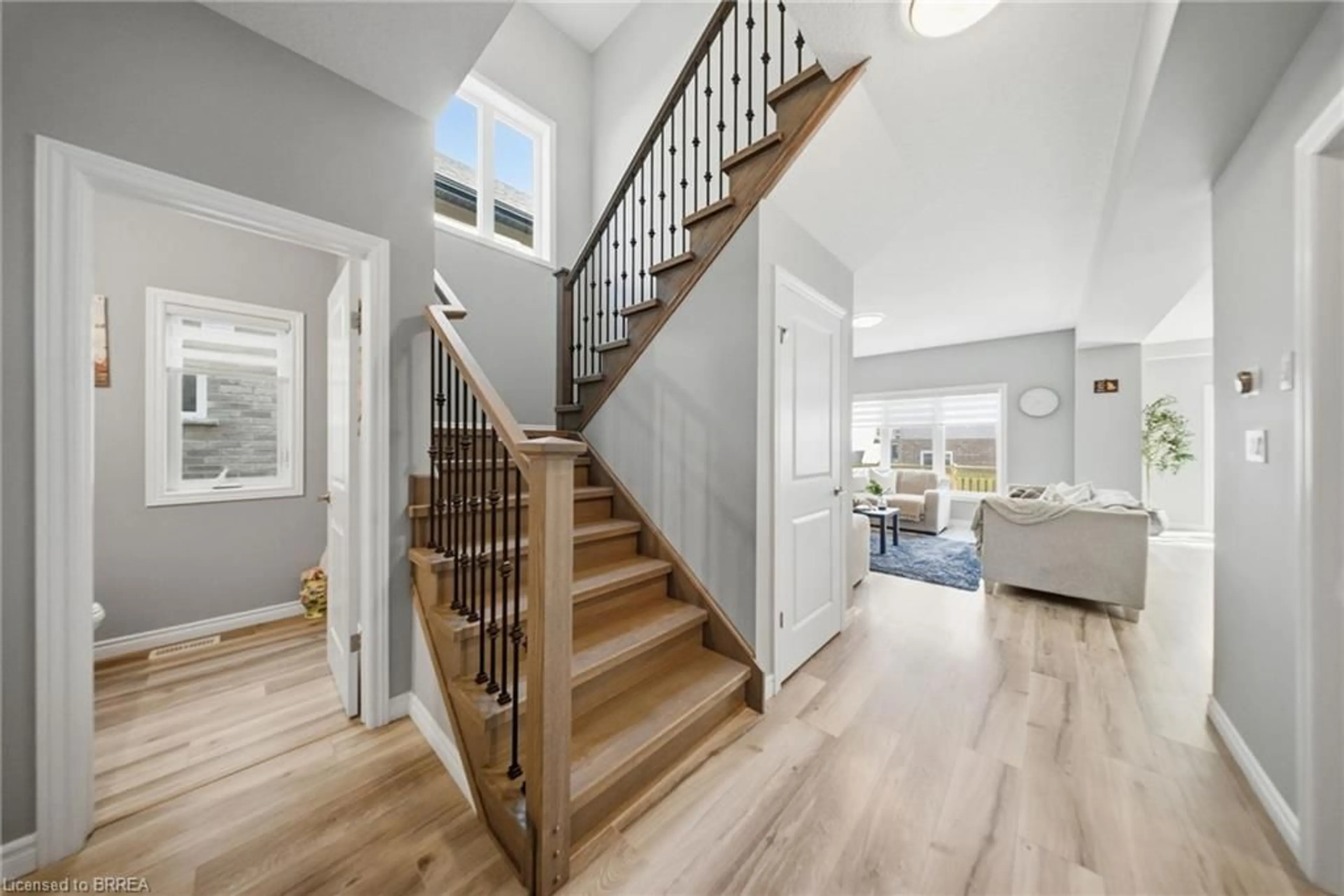 Indoor entryway for 112 Honey St, Cambridge Ontario N1T 0C6