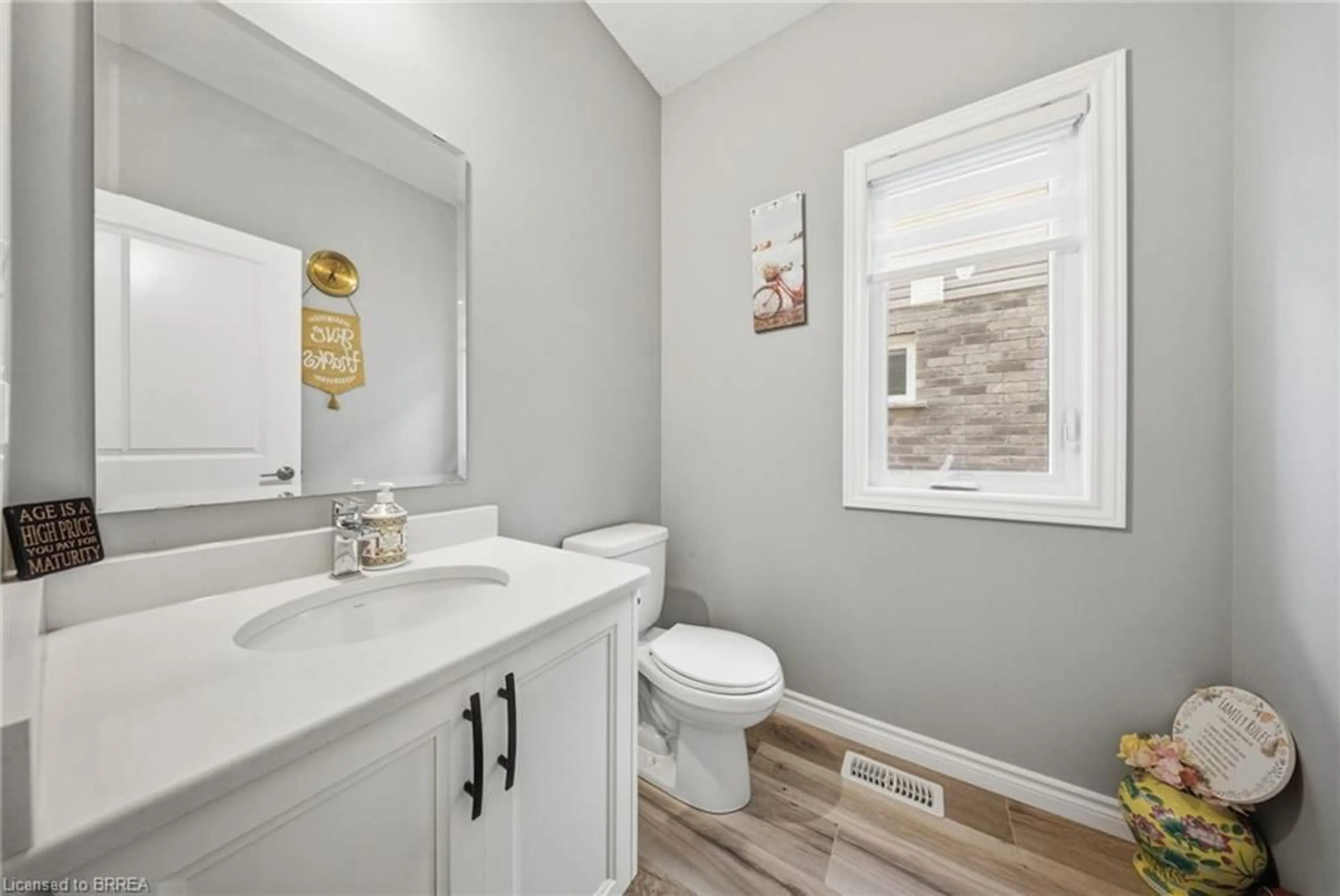 Standard bathroom, ceramic/tile floor for 112 Honey St, Cambridge Ontario N1T 0C6