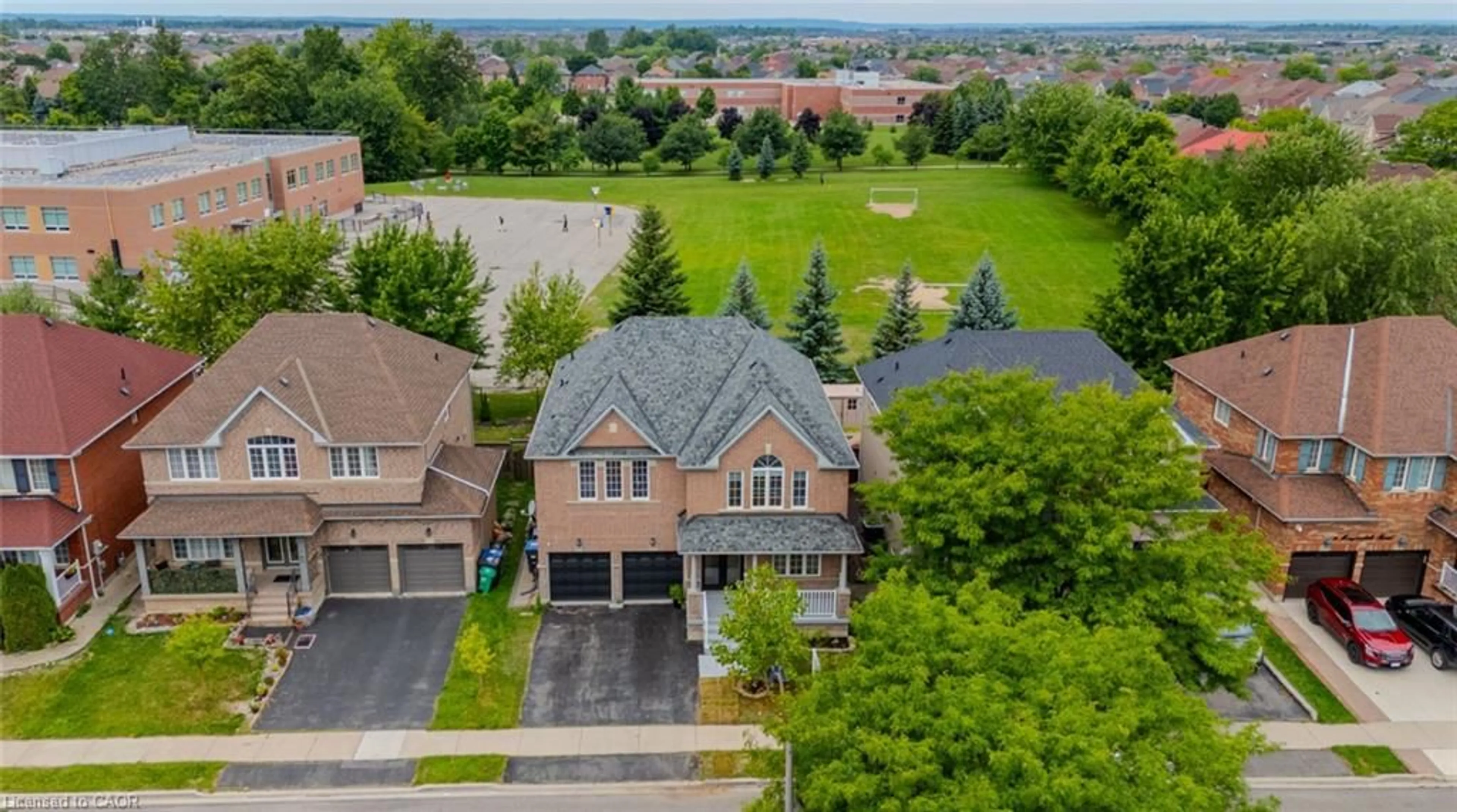 A pic from outside/outdoor area/front of a property/back of a property/a pic from drone, street for 10 Morgandale Rd, Brampton Ontario L7A 2K1