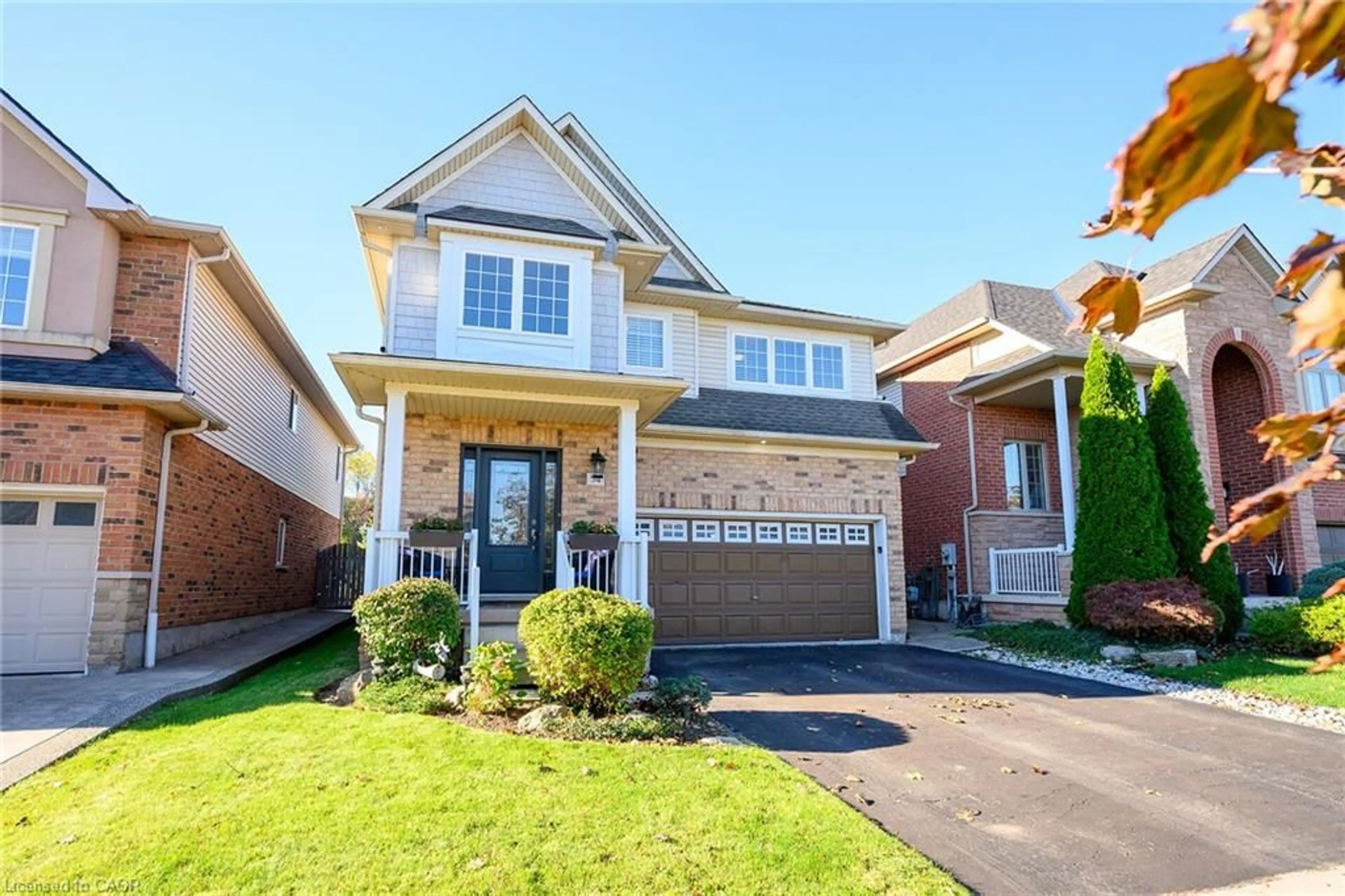Home with brick exterior material, street for 54 Vinifera Dr, Grimsby Ontario L3M 5S2