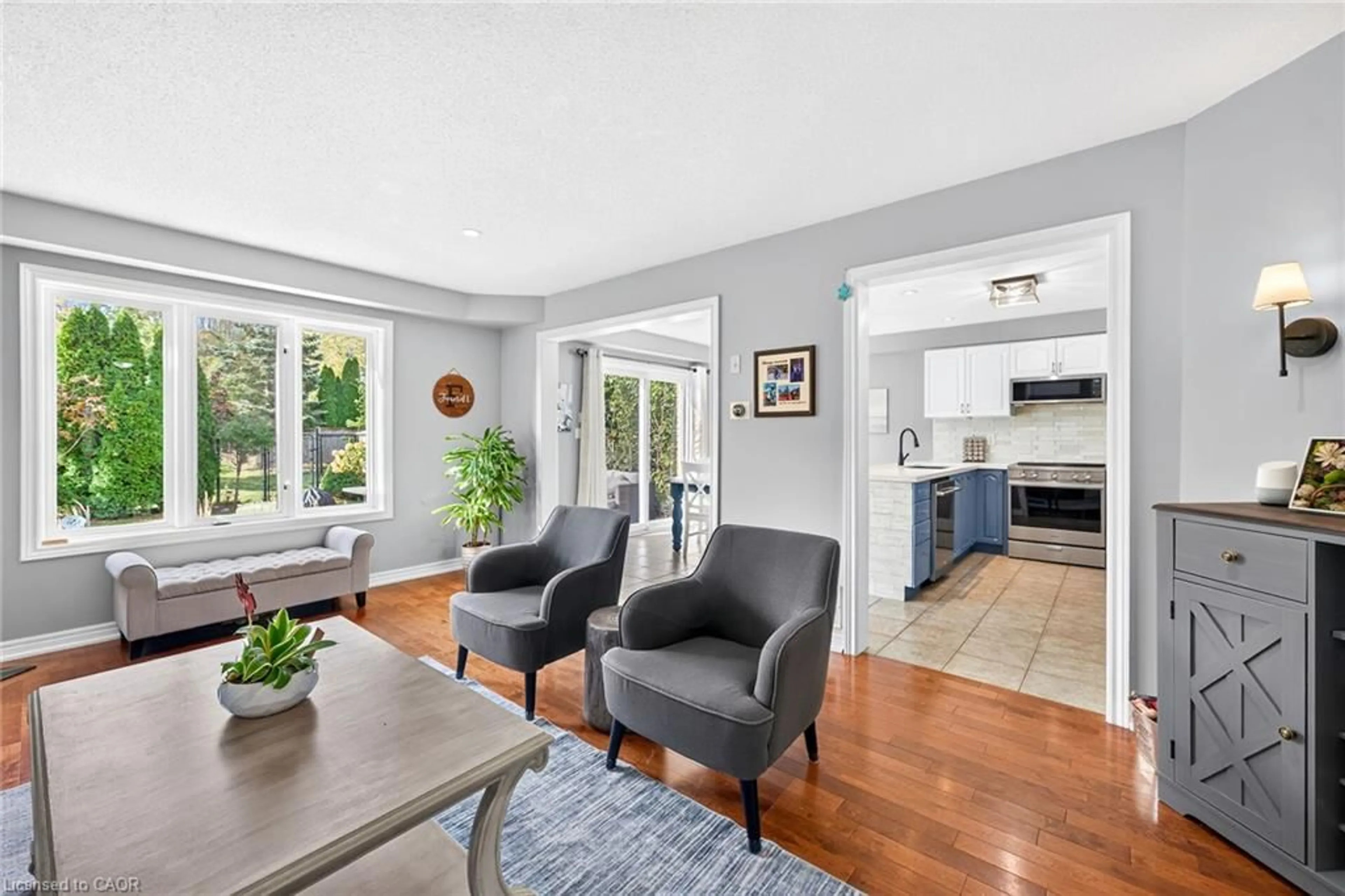 Living room with furniture, unknown for 54 Vinifera Dr, Grimsby Ontario L3M 5S2