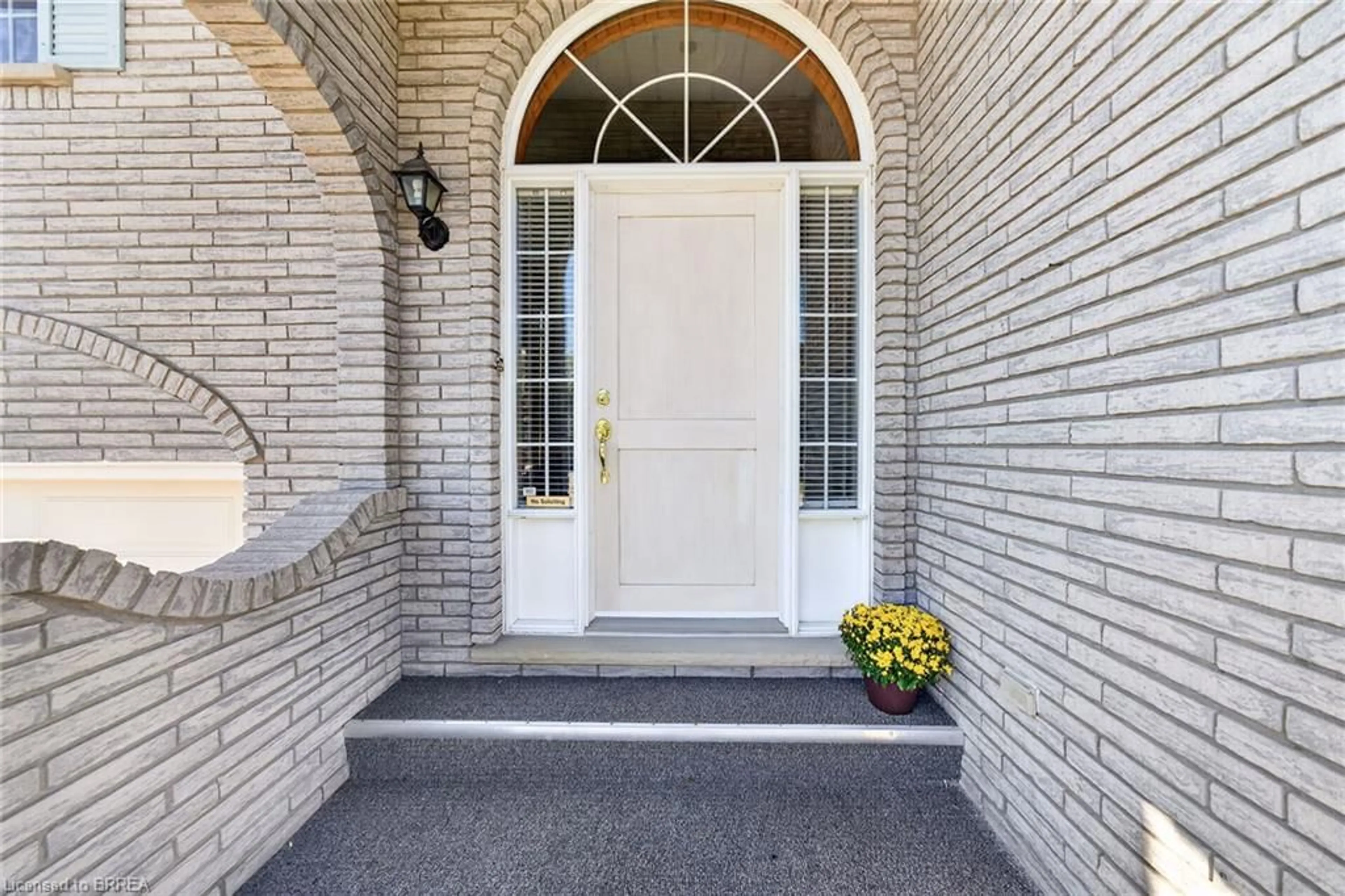 Indoor entryway for 45 King William St, St. George Ontario N0E 1N0