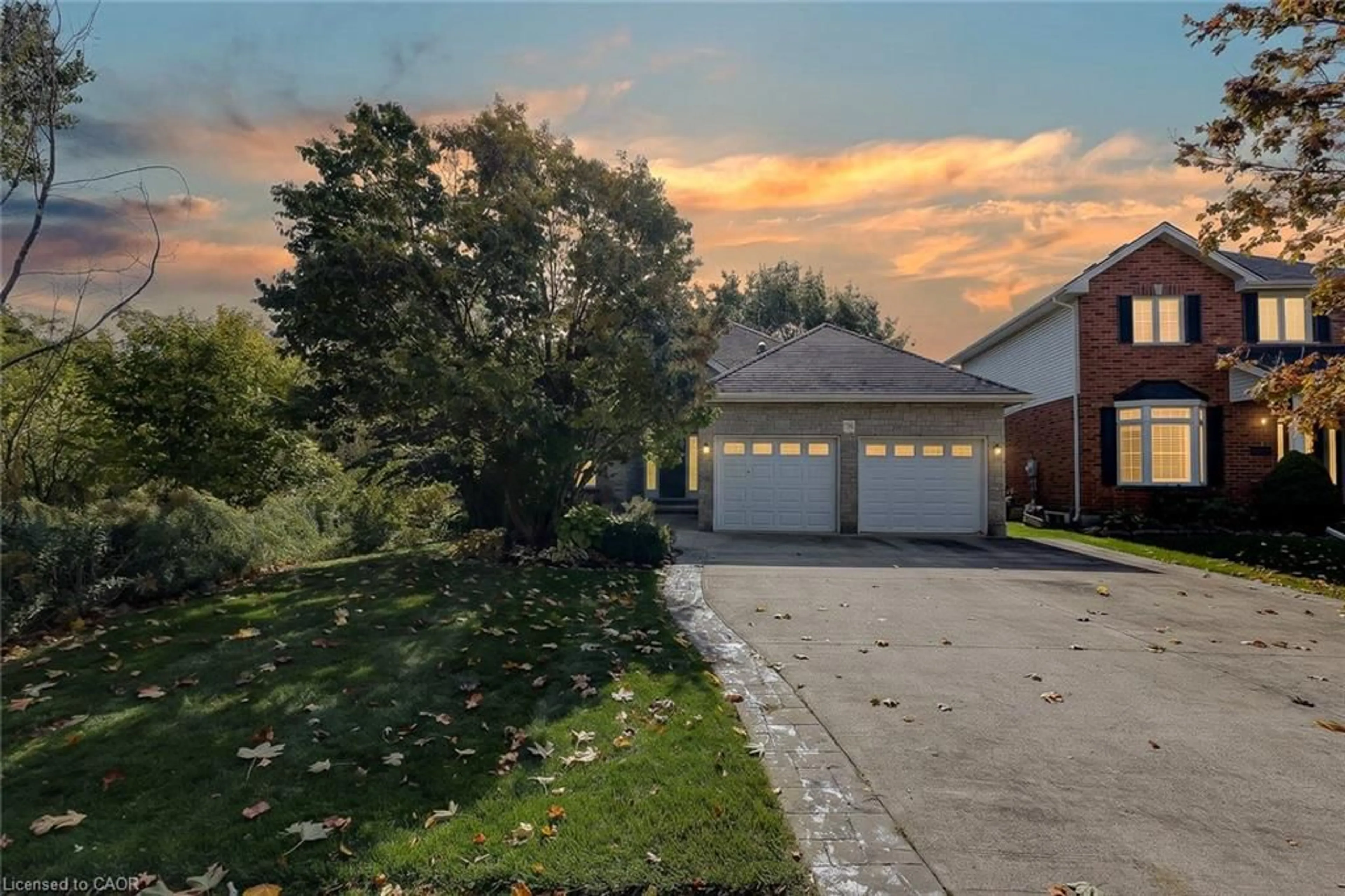 A pic from outside/outdoor area/front of a property/back of a property/a pic from drone, street for 796 Springbank Ave, Woodstock Ontario N4T 1T5