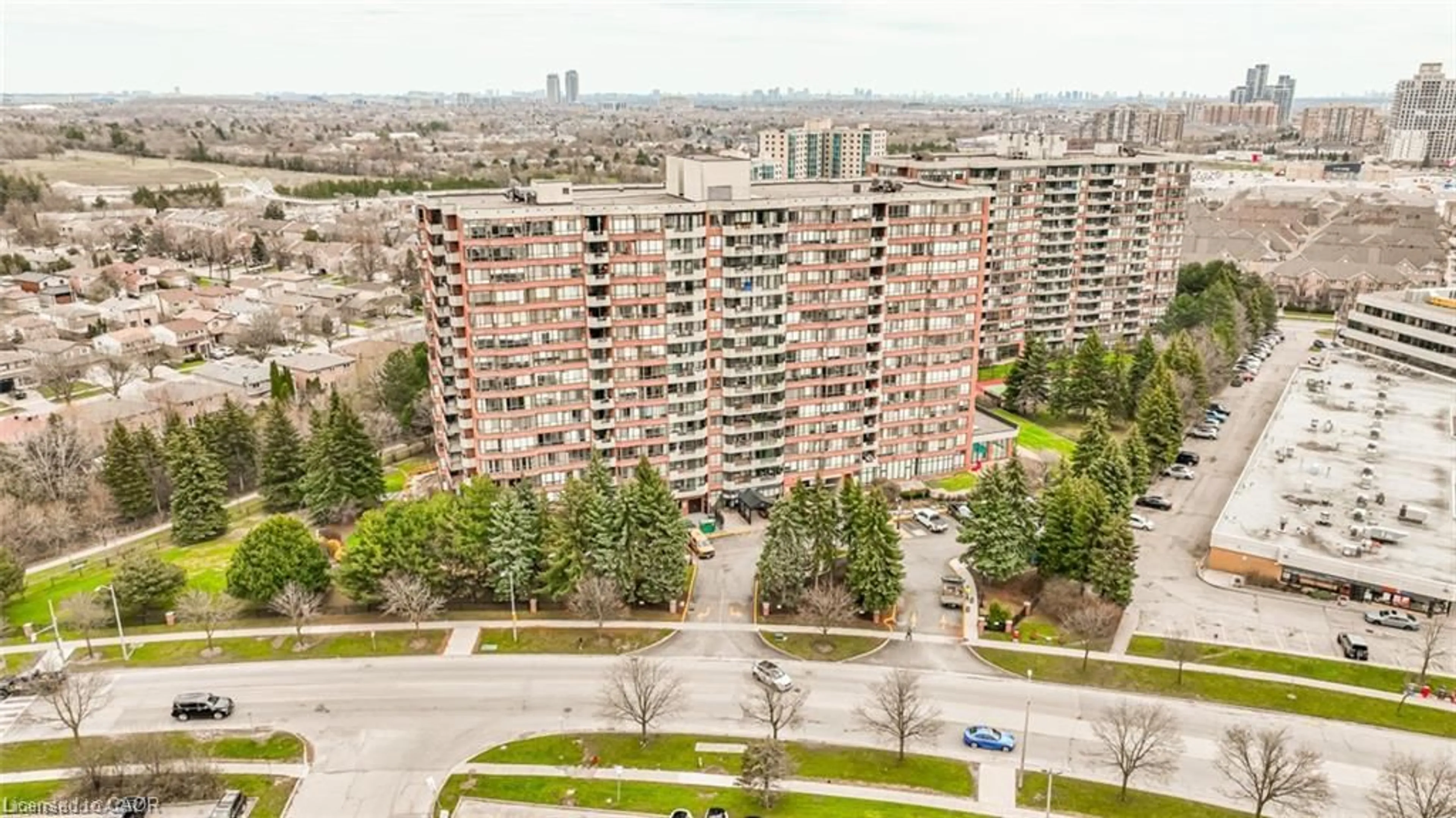 A pic from outside/outdoor area/front of a property/back of a property/a pic from drone, city buildings view from balcony for 33 Weldrick Rd #209, Richmond Hill Ontario L4C 8W4