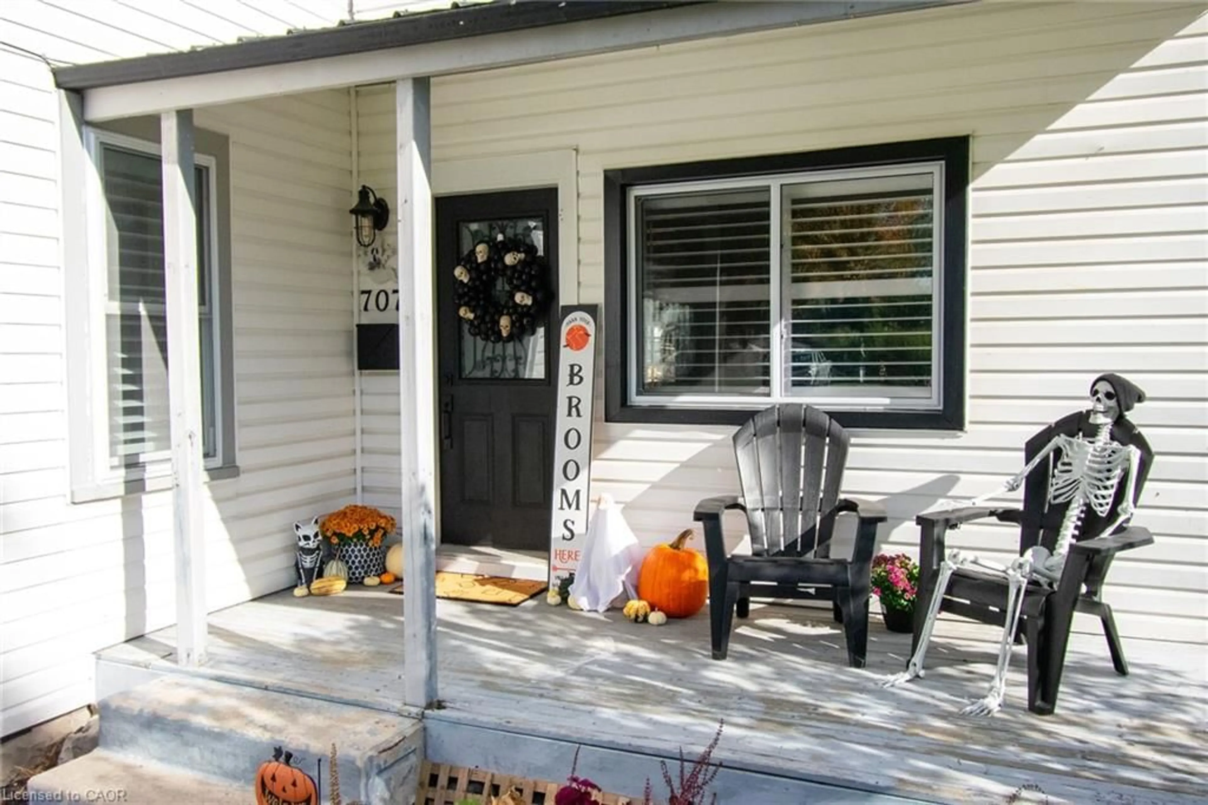 Home with vinyl exterior material, street for 707 Tamarac St, Dunnville Ontario N1A 2E3