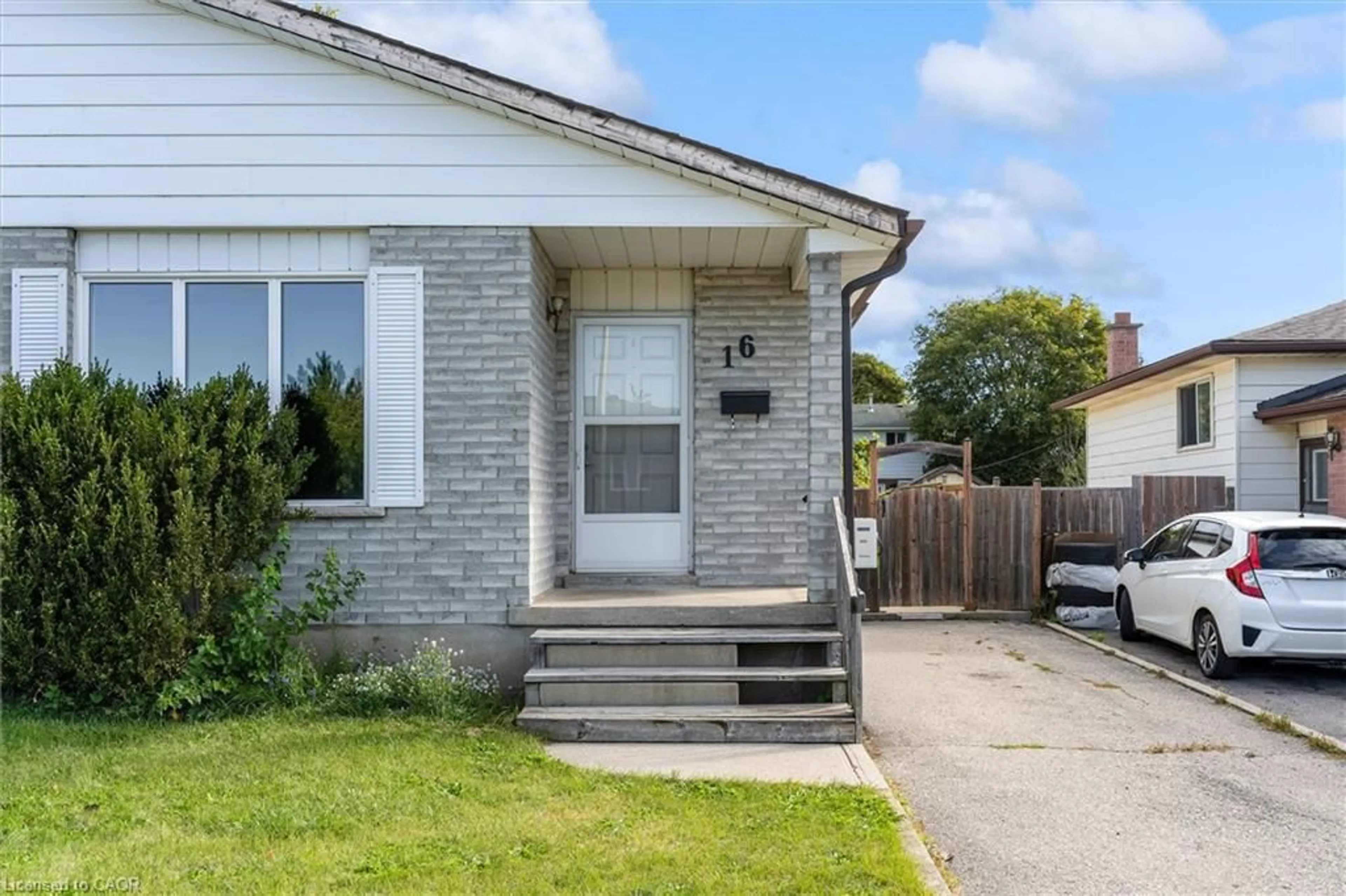 Unknown for 16 Crystal Crt, Cambridge Ontario N1R 7T2