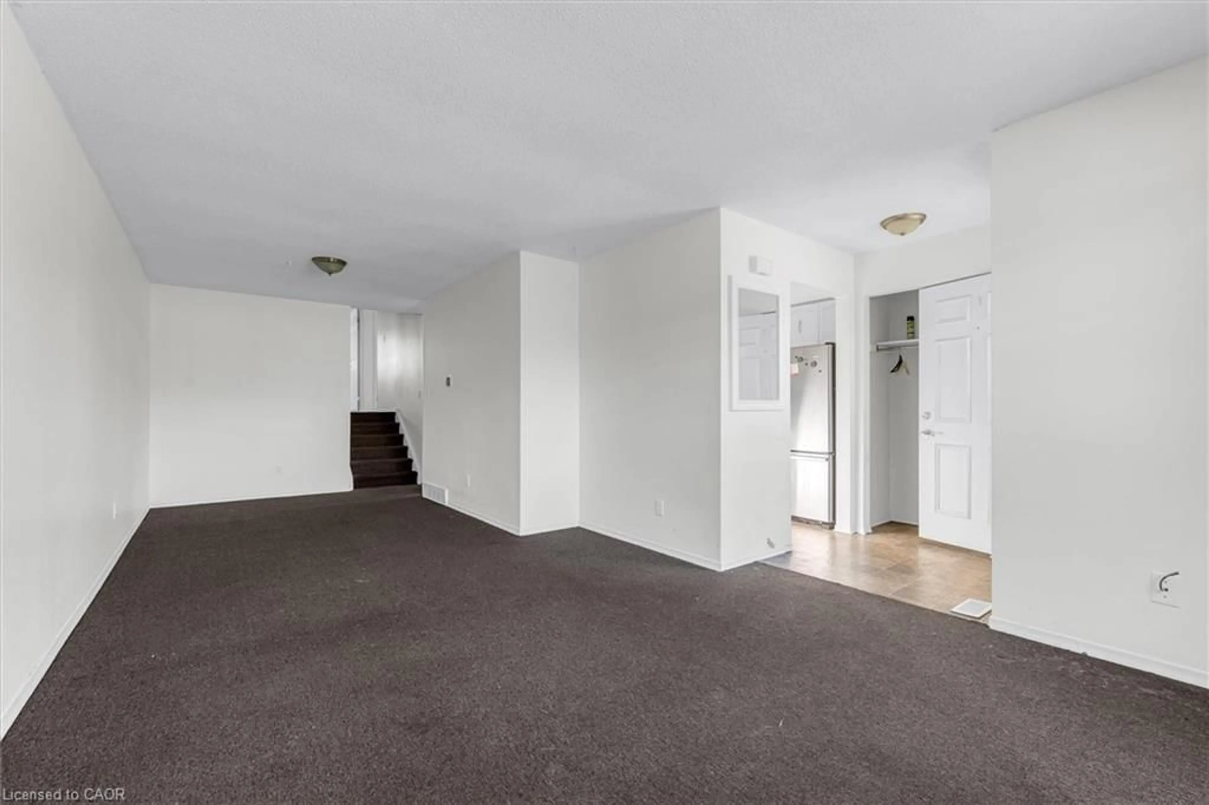 Unknown for 16 Crystal Crt, Cambridge Ontario N1R 7T2