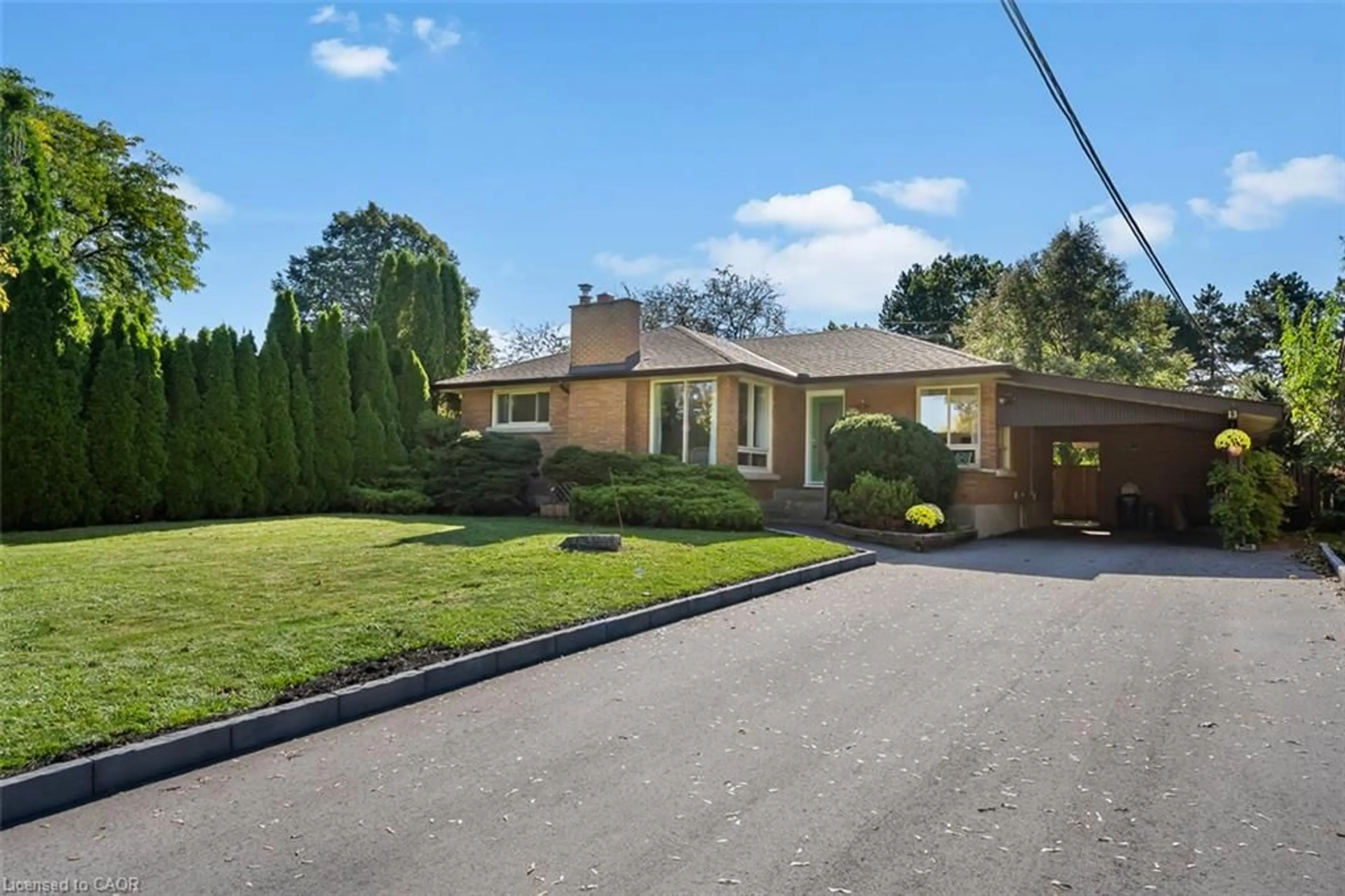 A pic from outside/outdoor area/front of a property/back of a property/a pic from drone, street for 13 Ridley Heights Rd, St. Catharines Ontario L2S 2H9