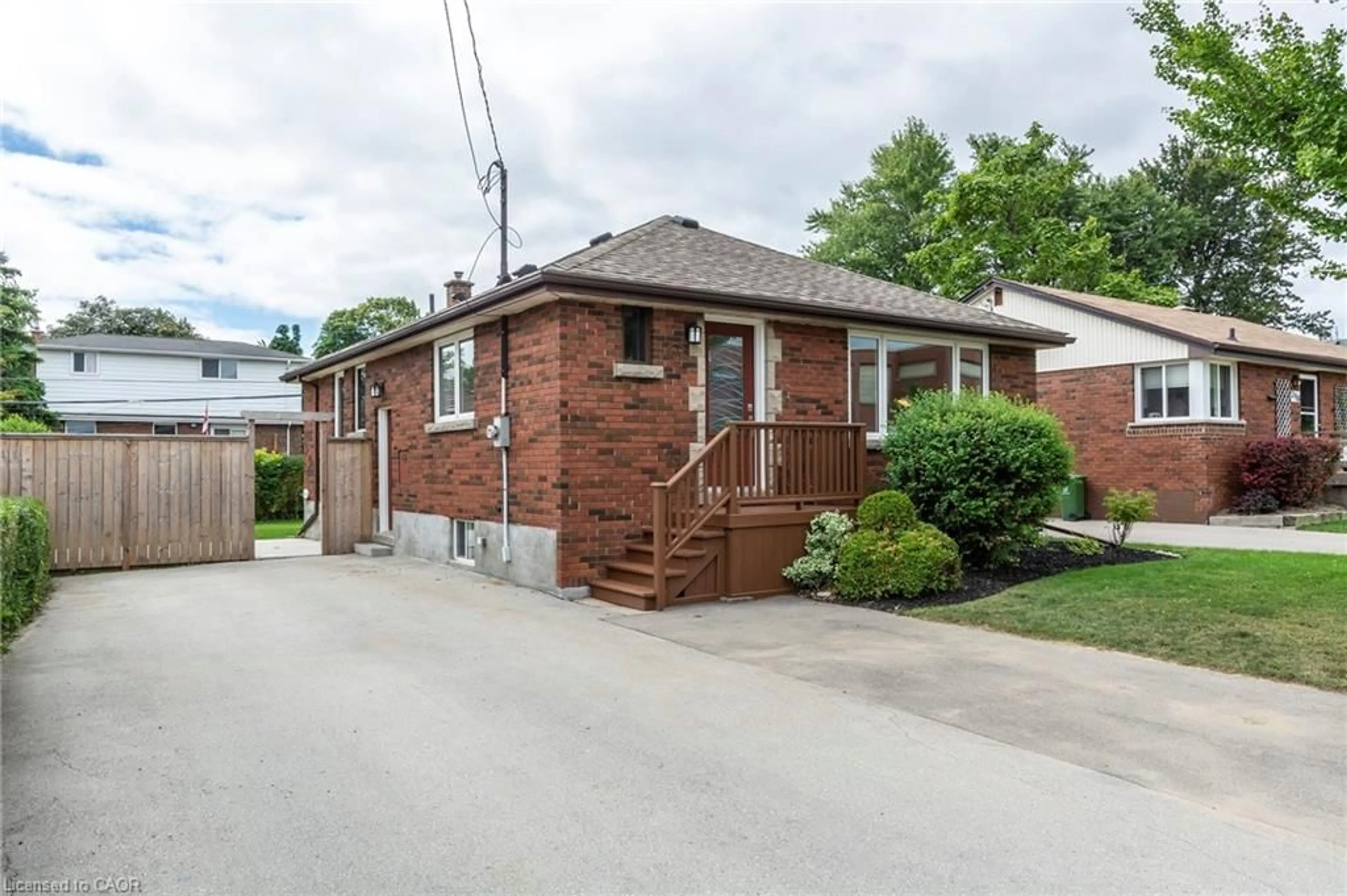 Home with brick exterior material, street for 292 South Bend Rd, Hamilton Ontario L9A 2C5