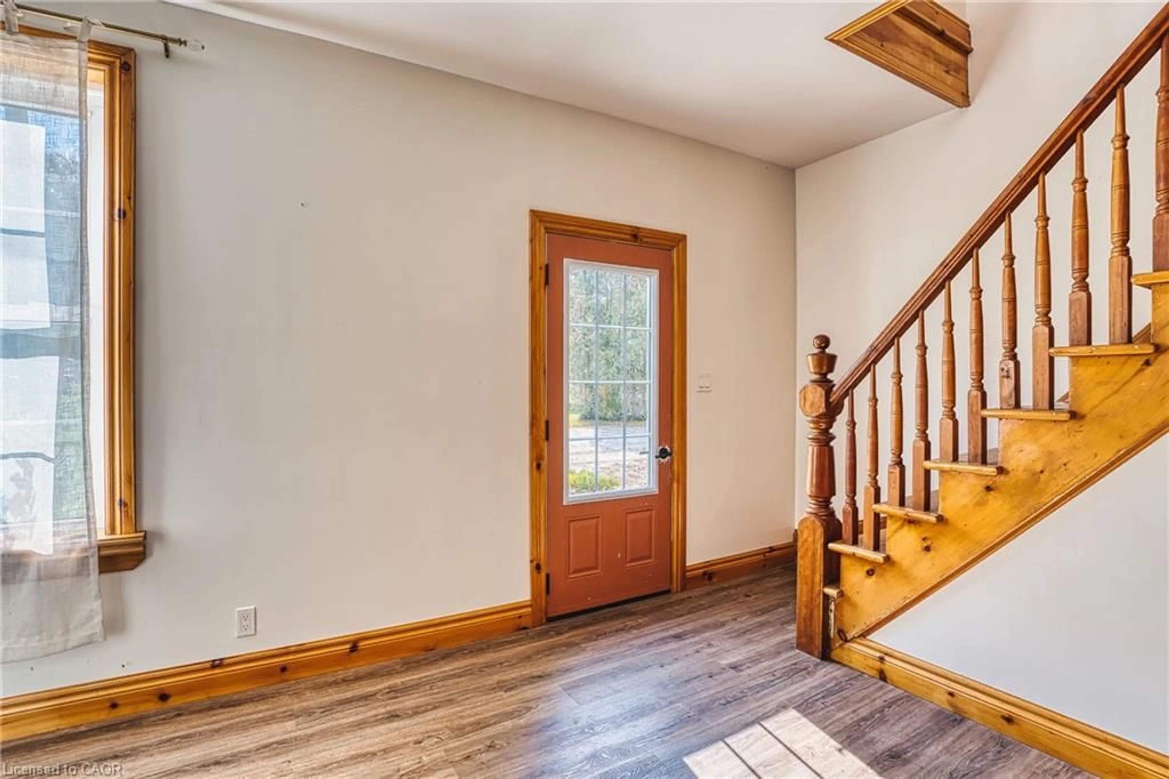 Indoor foyer for 12 Temperance St, Milverton Ontario N0K 1M0